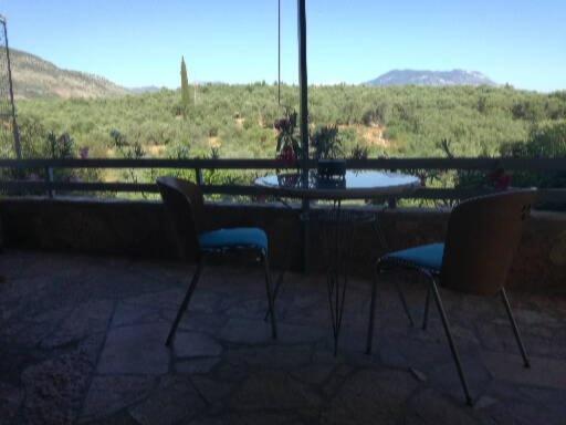 Sunny holiday home view 4