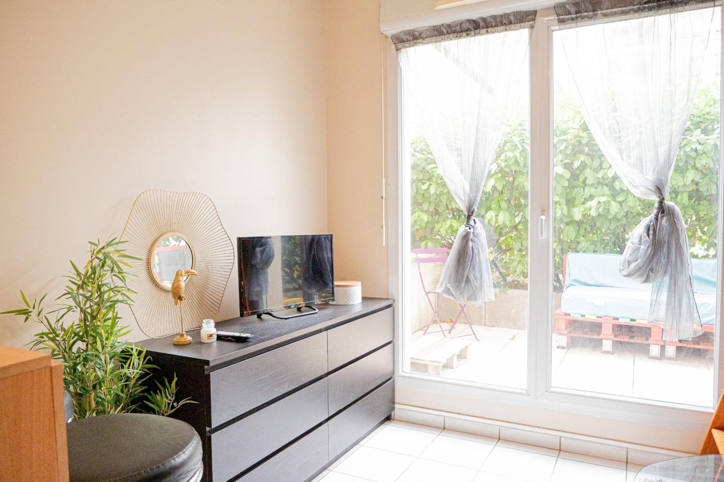 Charming Studio Near Jean Macé view 3