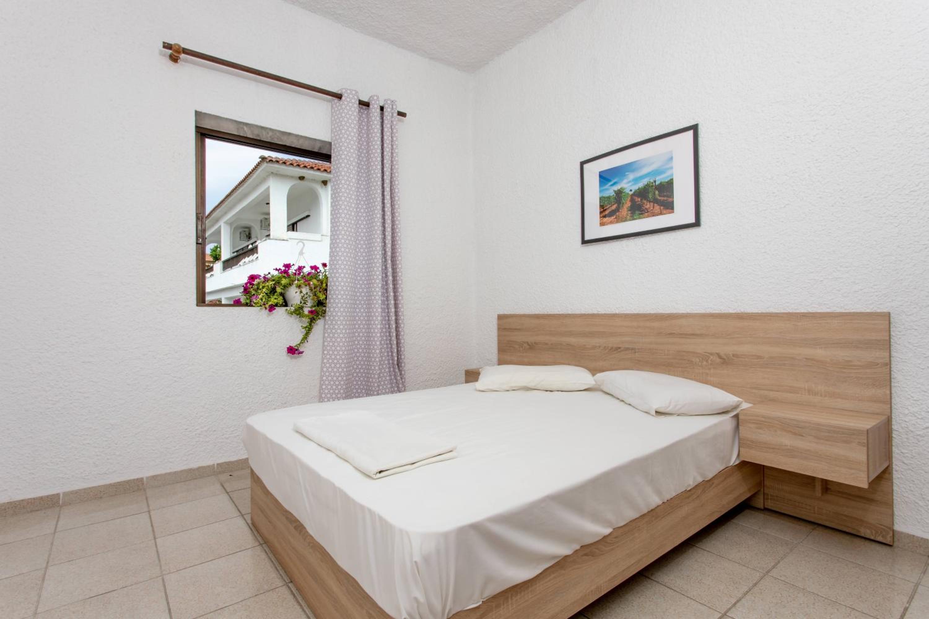George's Apartments photo 3