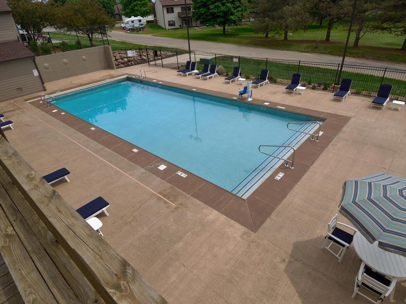 swimming pool