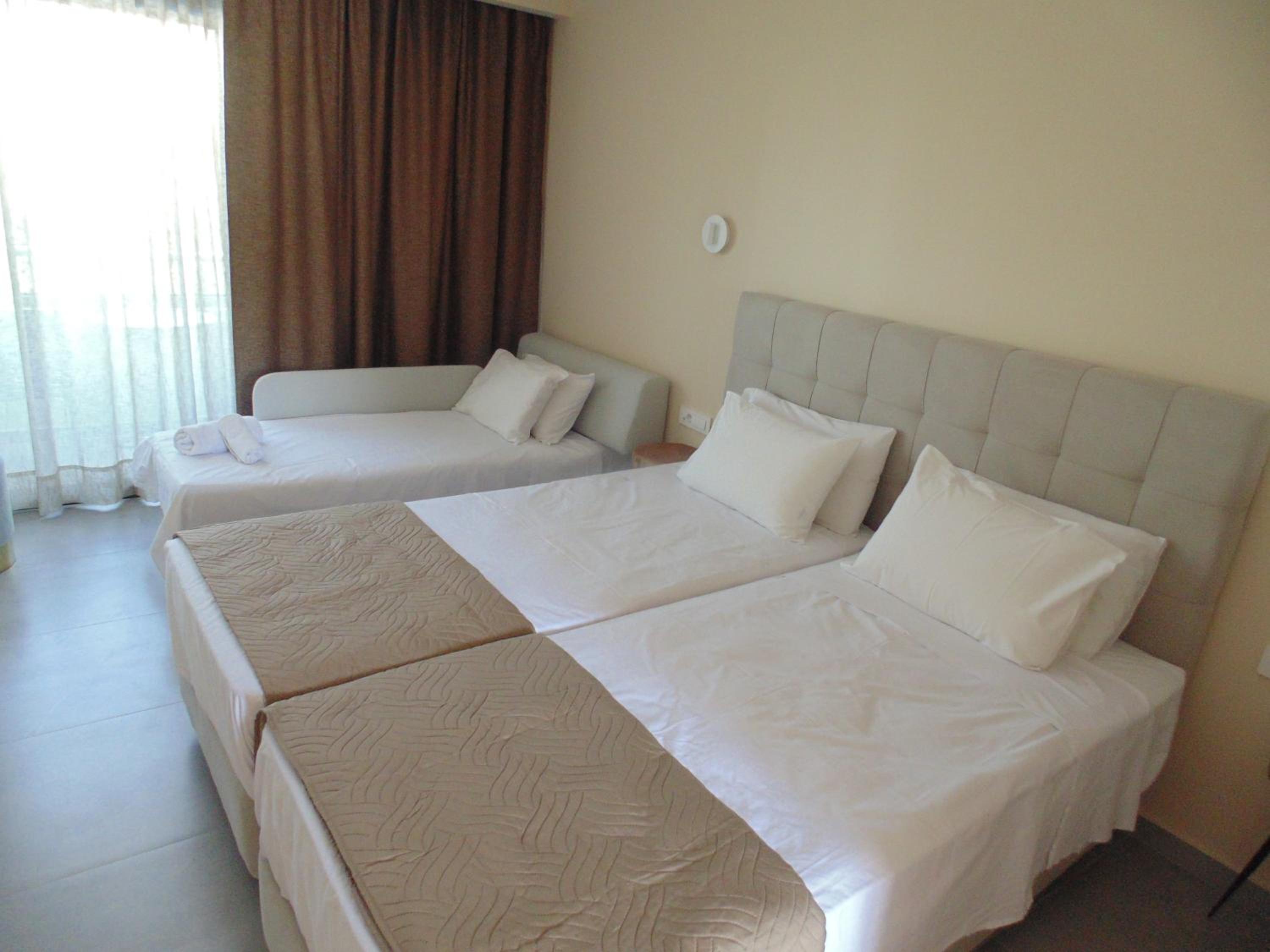 Paradise Hotel & Bar