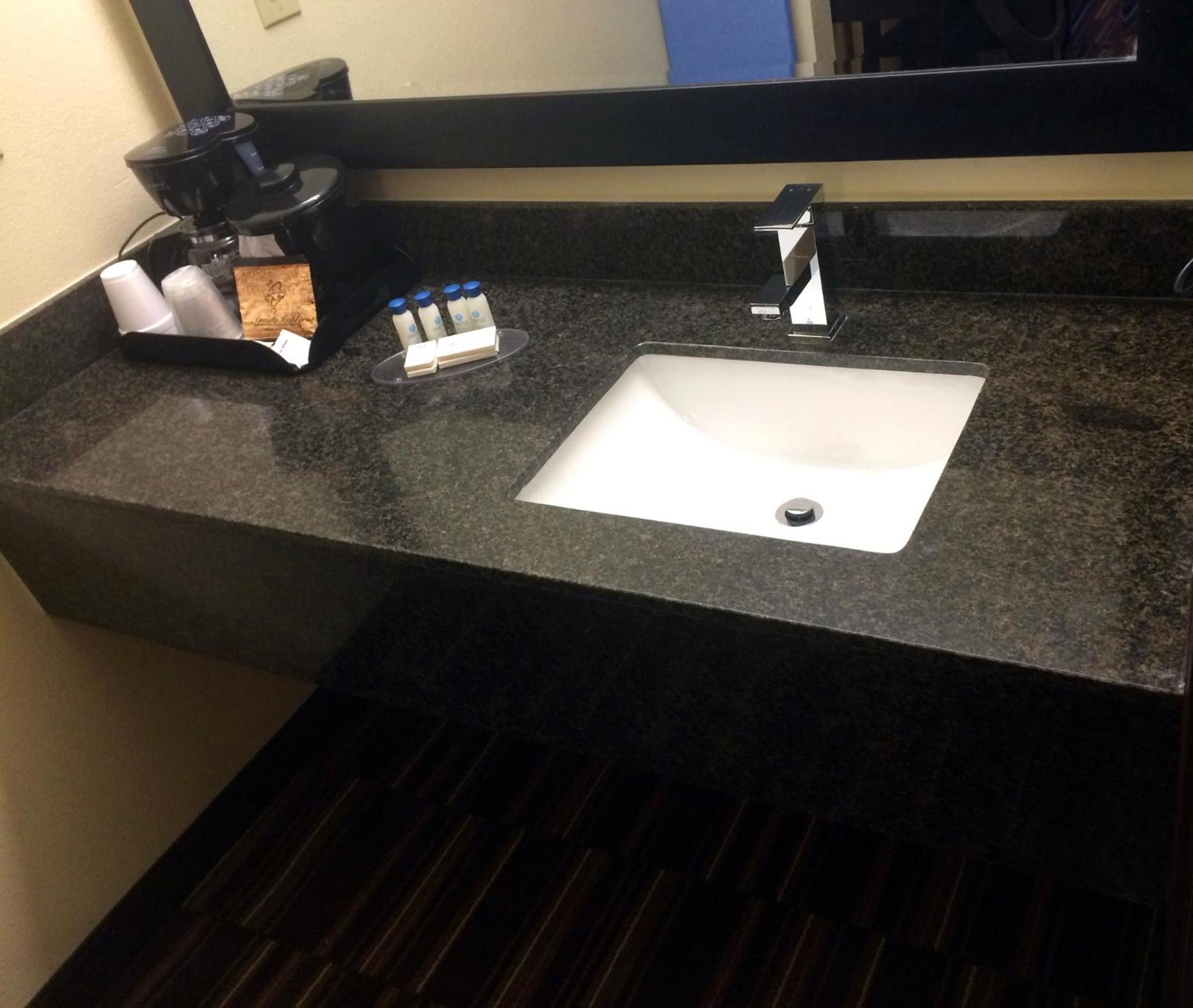 Boarders Inn  Suites by Cobblestone Hotels - Ashland City - Property Image 24