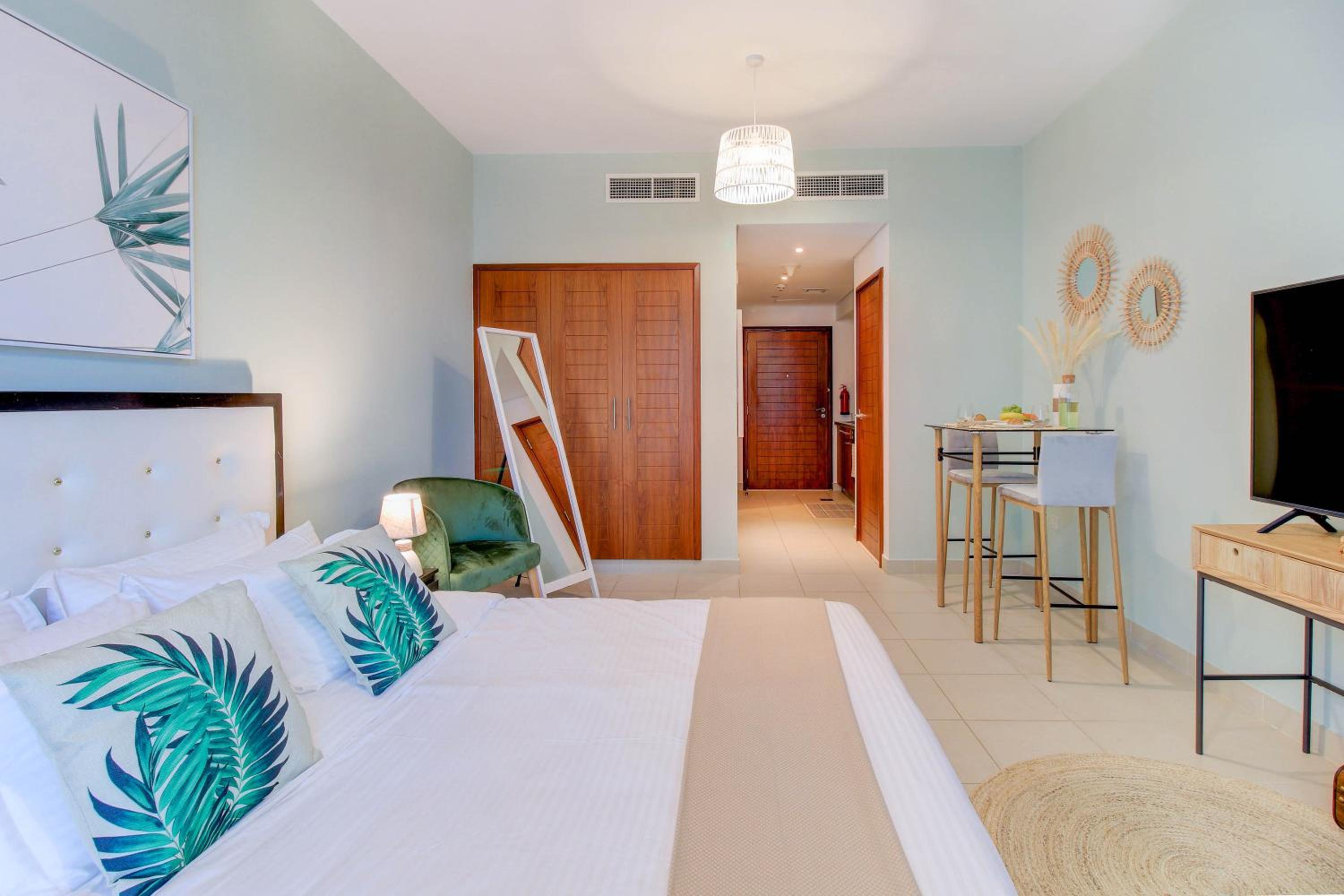 Durrani Homes - Luxurious Studio near Dubai Mall with pool view