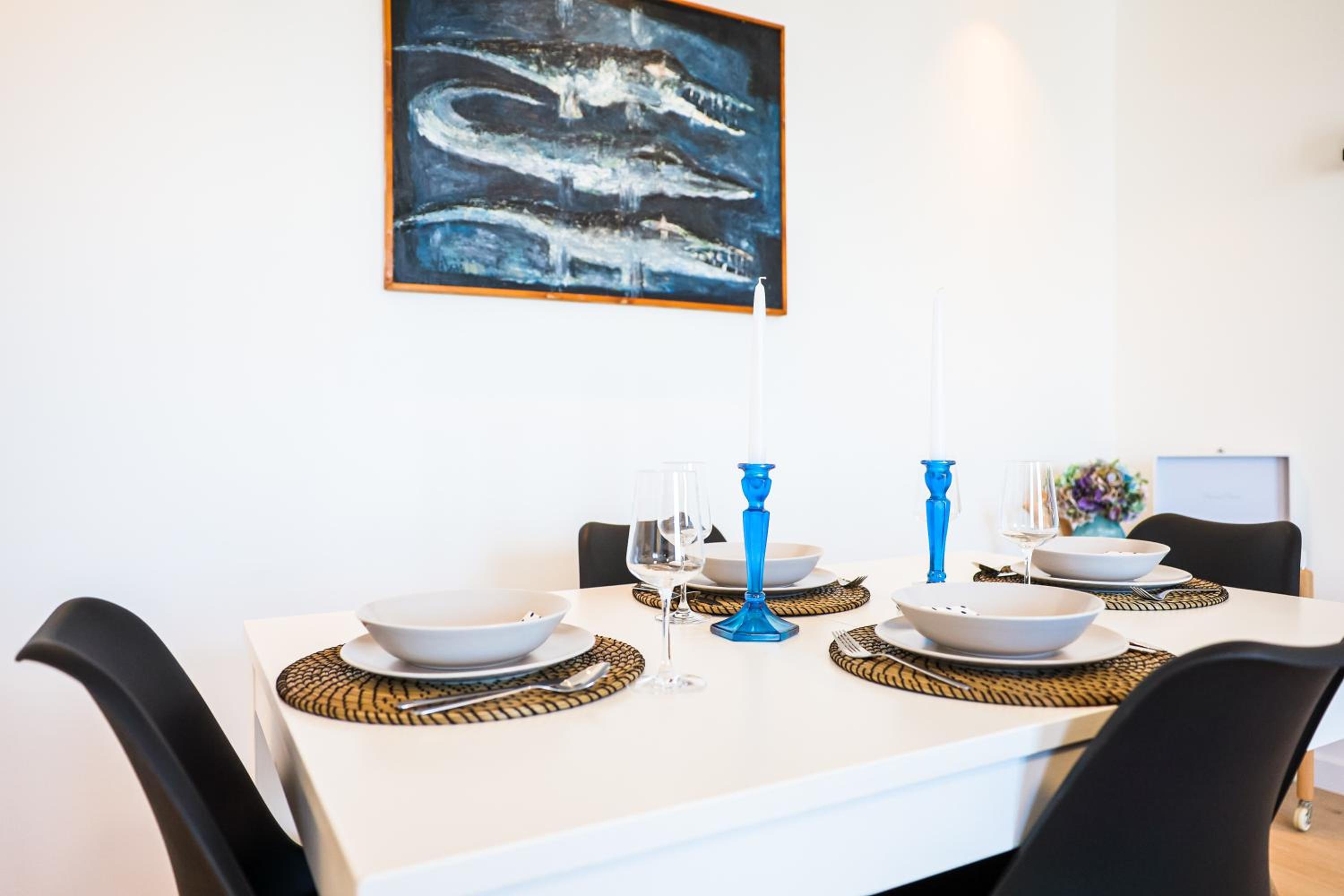 Sea view apartment in the city center with free parking