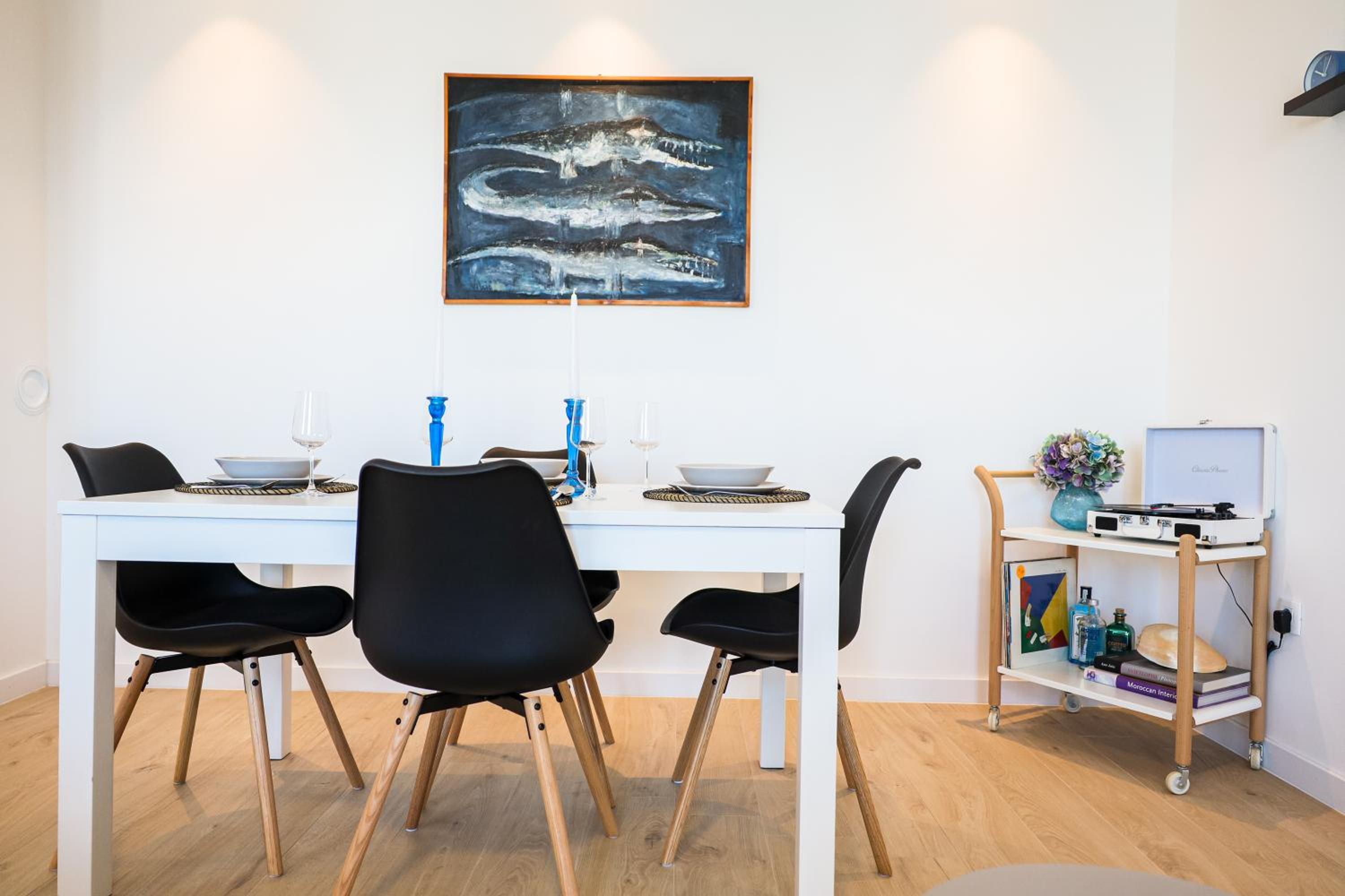 Sea view apartment in the city center with free parking