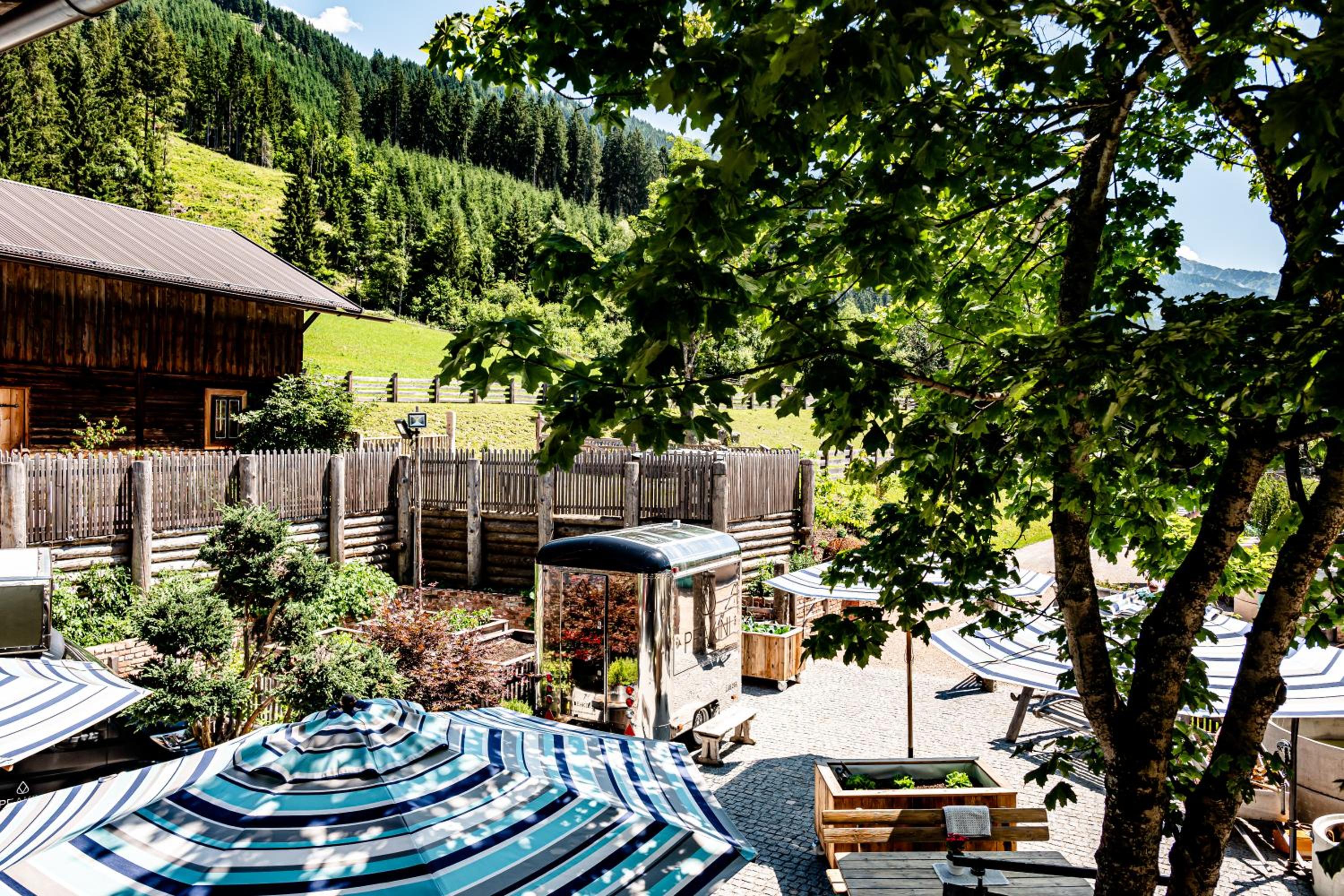 Peakini Farmhaus
