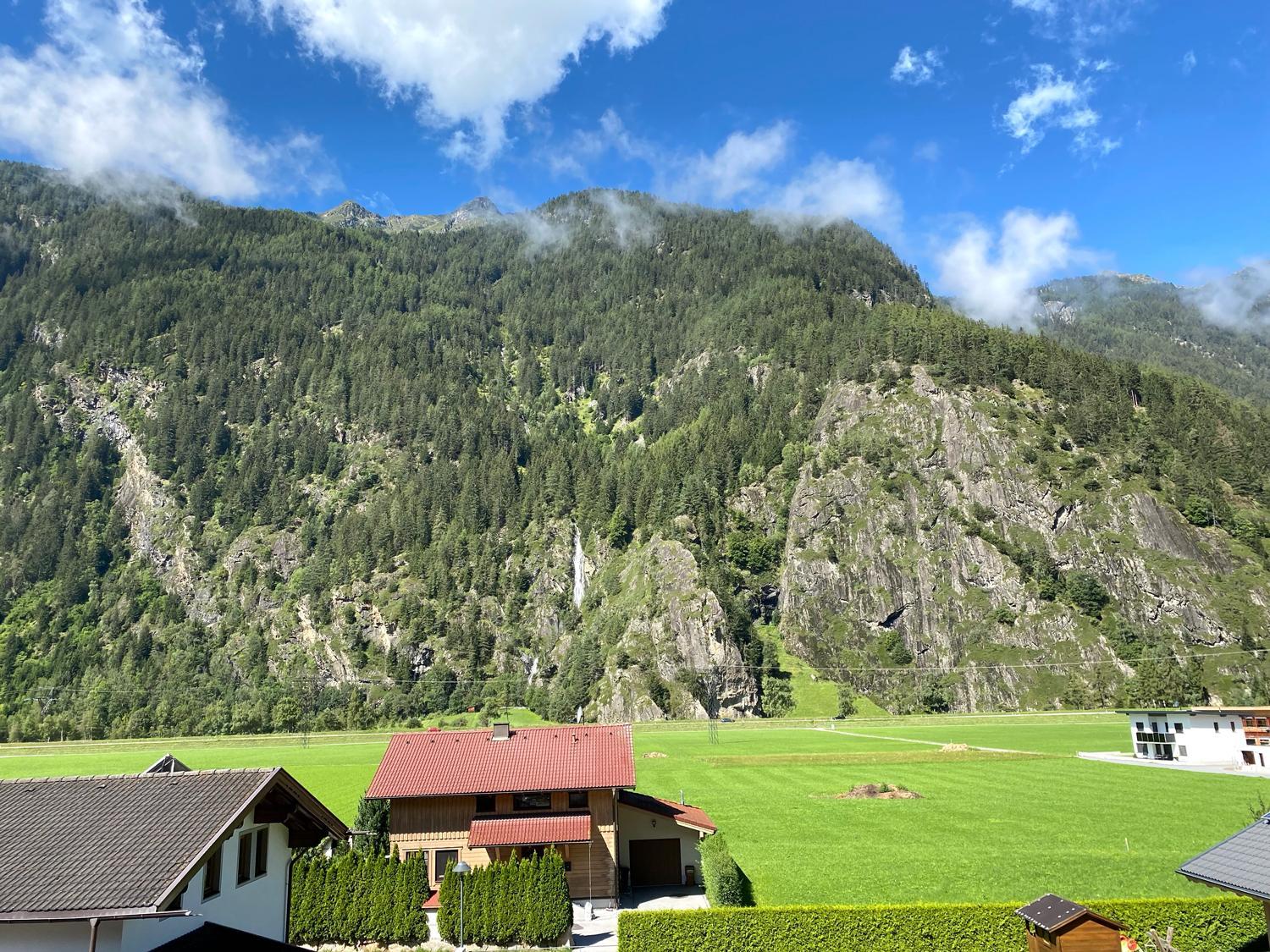 Familien-Apartment mit Balkon und Bergblick