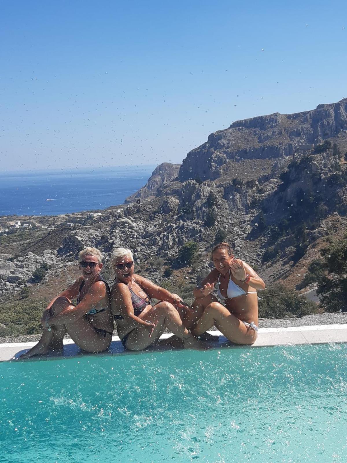 Bouganville Bed & Breakfast Stegna