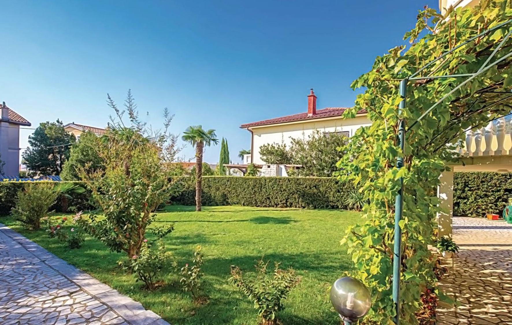 Apartment VESNA