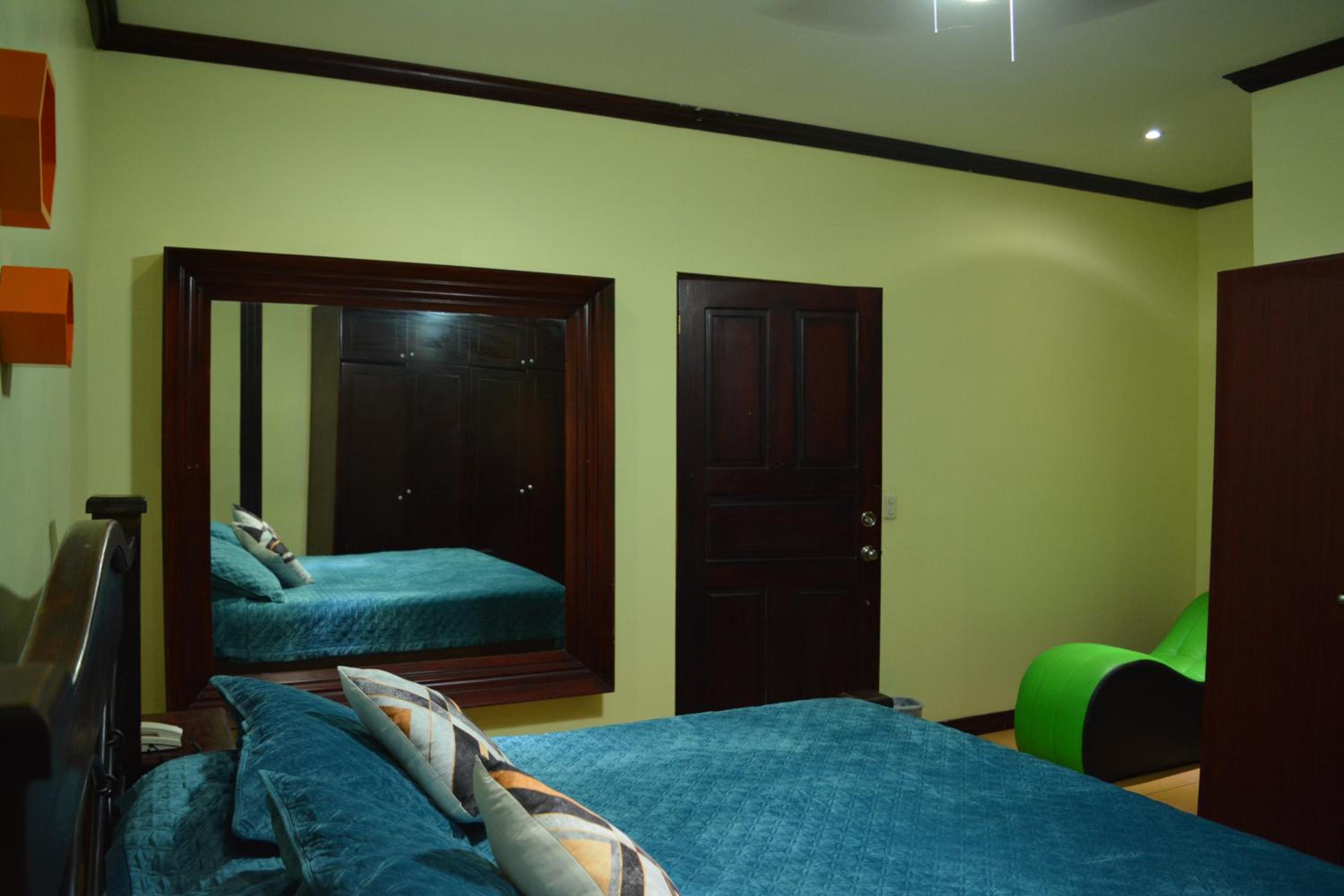 Hotel CR Lounge by Little Havana