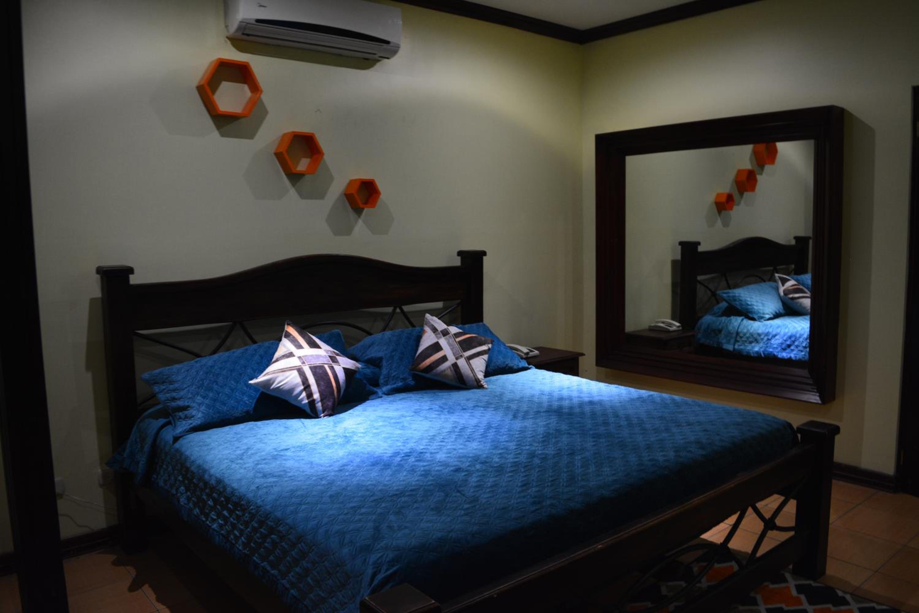 Hotel CR Lounge by Little Havana