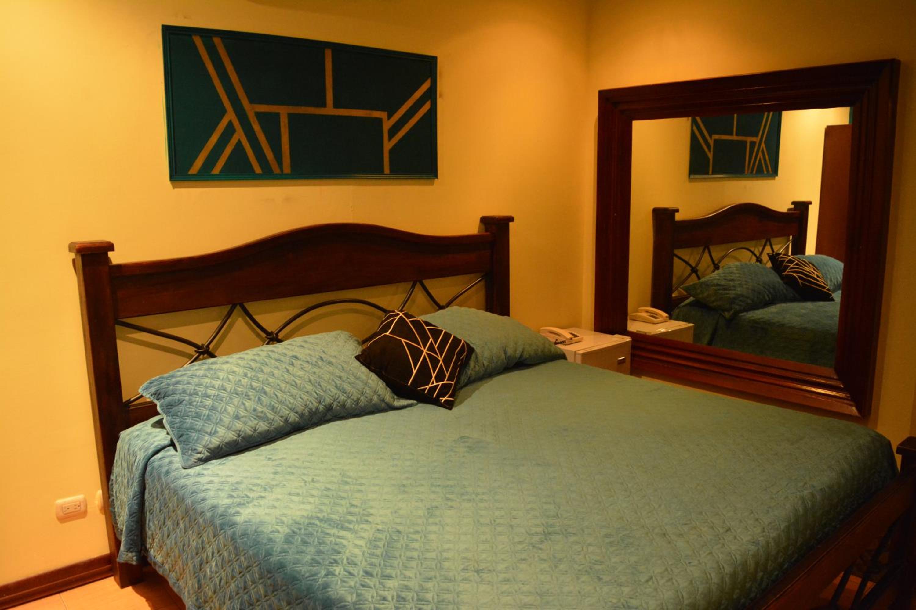Hotel CR Lounge by Little Havana