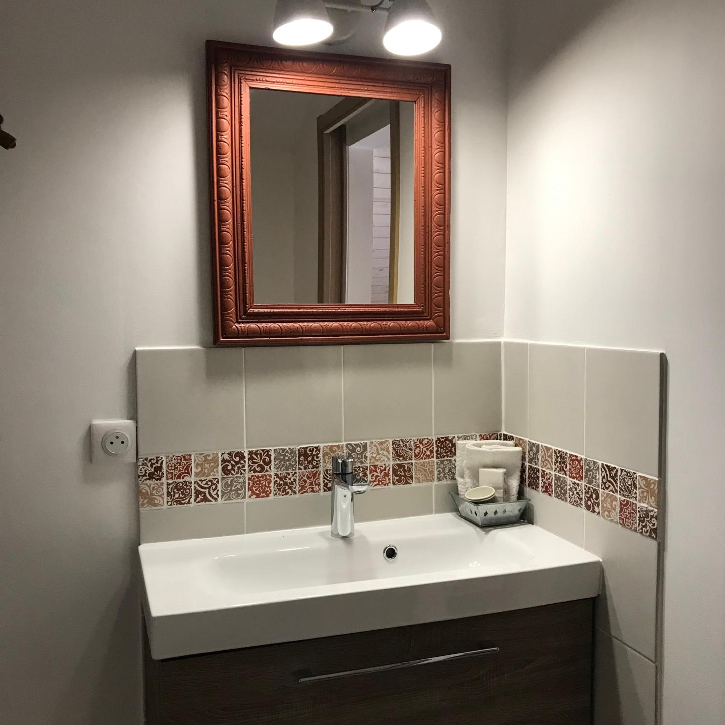 Orange Vacations - Chambres d'Hotes et Gites Le Mas Mellou - Property Image 47
