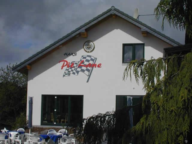Hotel Pit Lane 