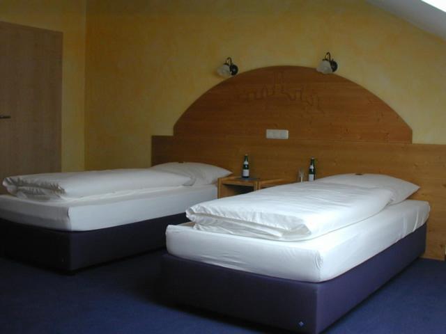 Hotel Pit Lane 