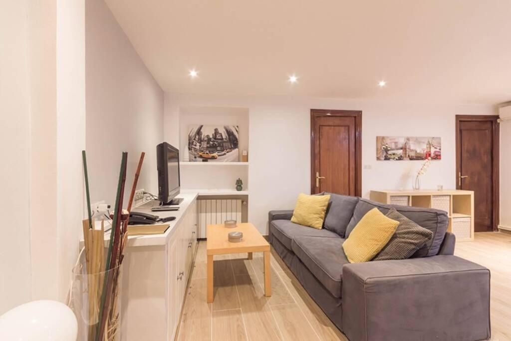 Beautiful 4pax apartment in Malasaña photo 1