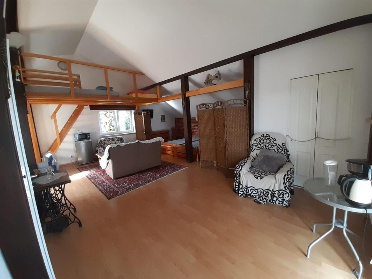 Apart - House view 3