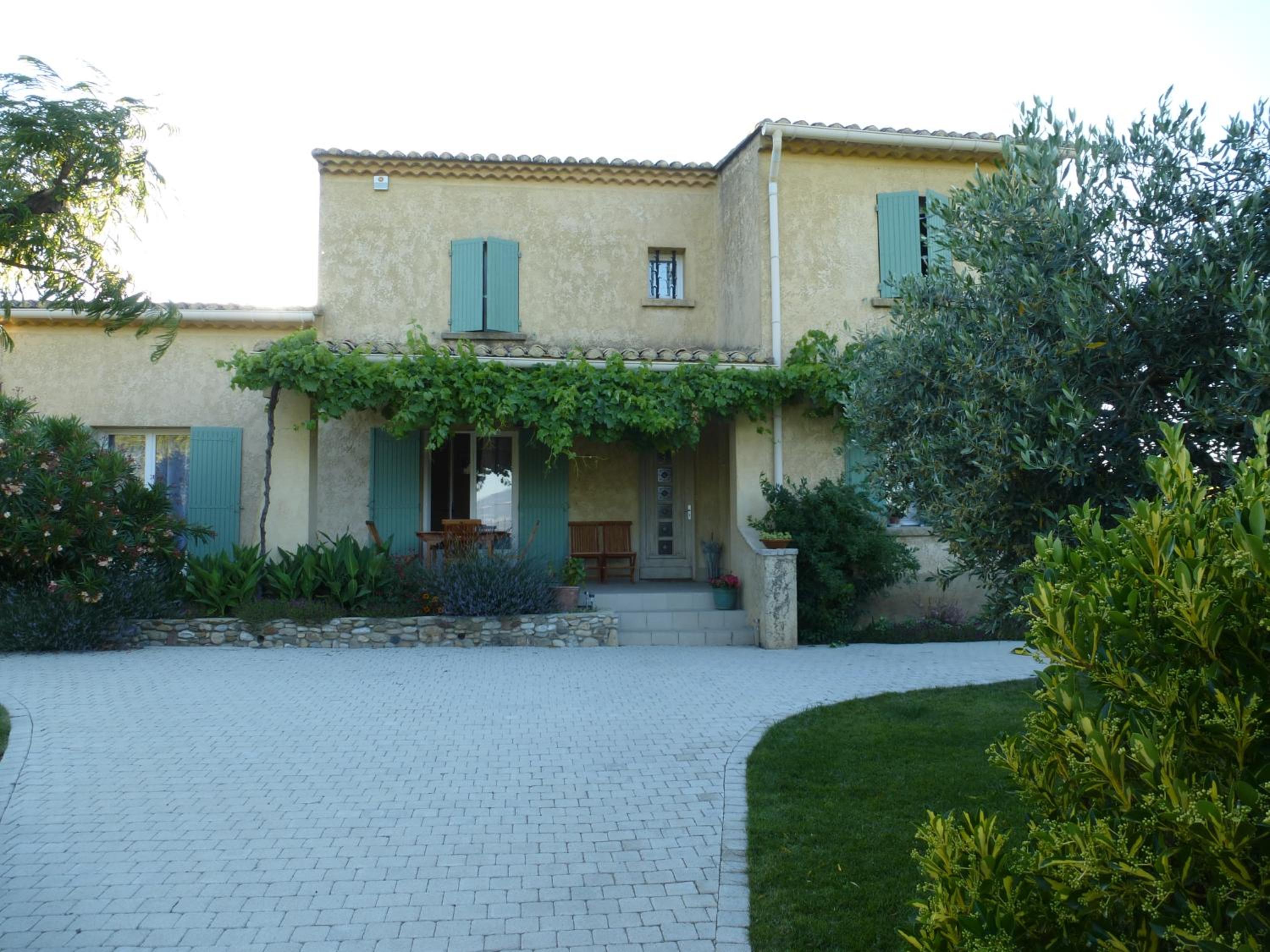 CHAMBRES D'HÔTES CLIMATISÉES avec CUISINE d'ÉTÉ "VILLA GOUR du PEYROL"
