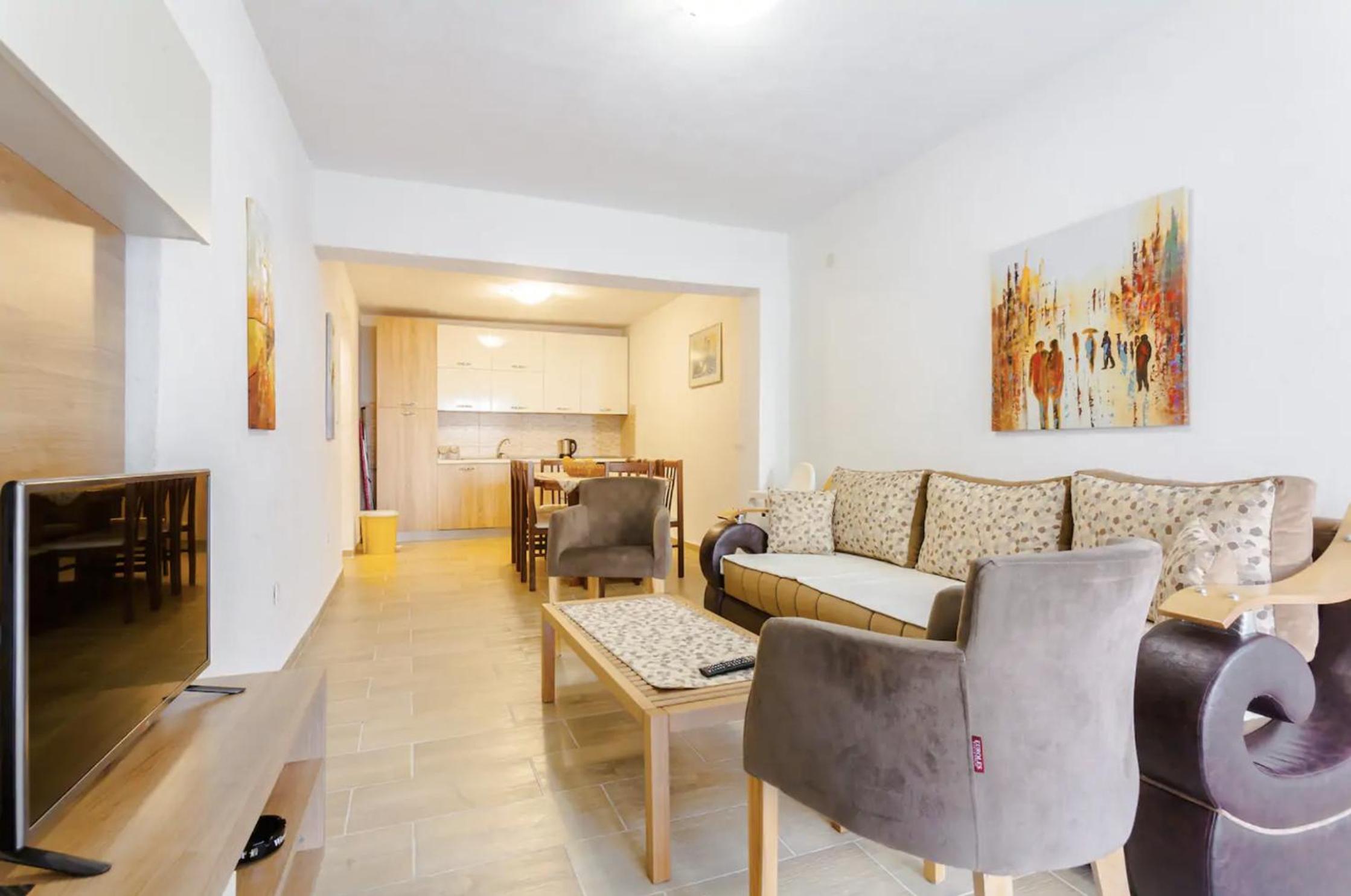 Mandarin Apartments photo 2