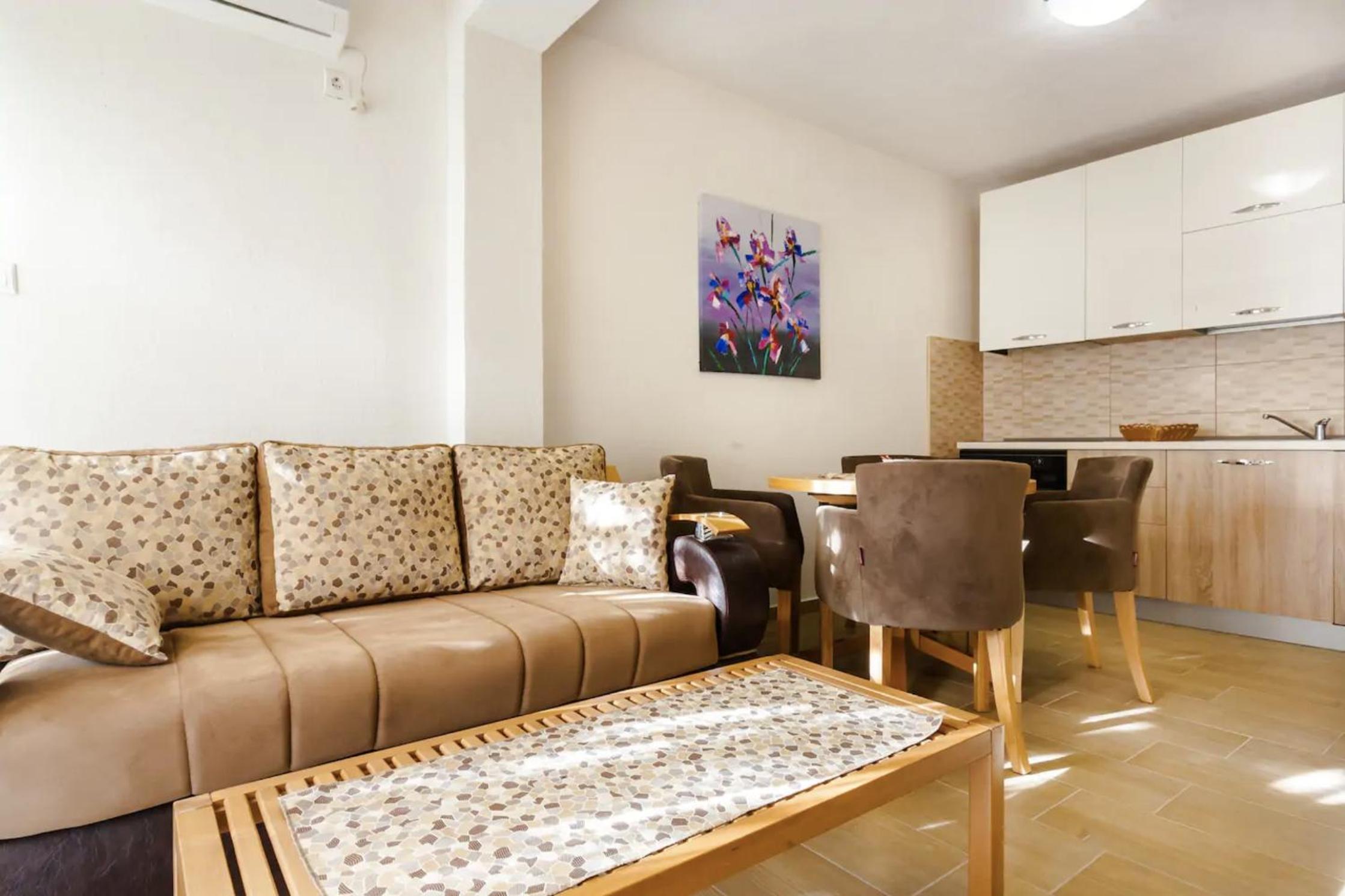 Mandarin Apartments photo 4
