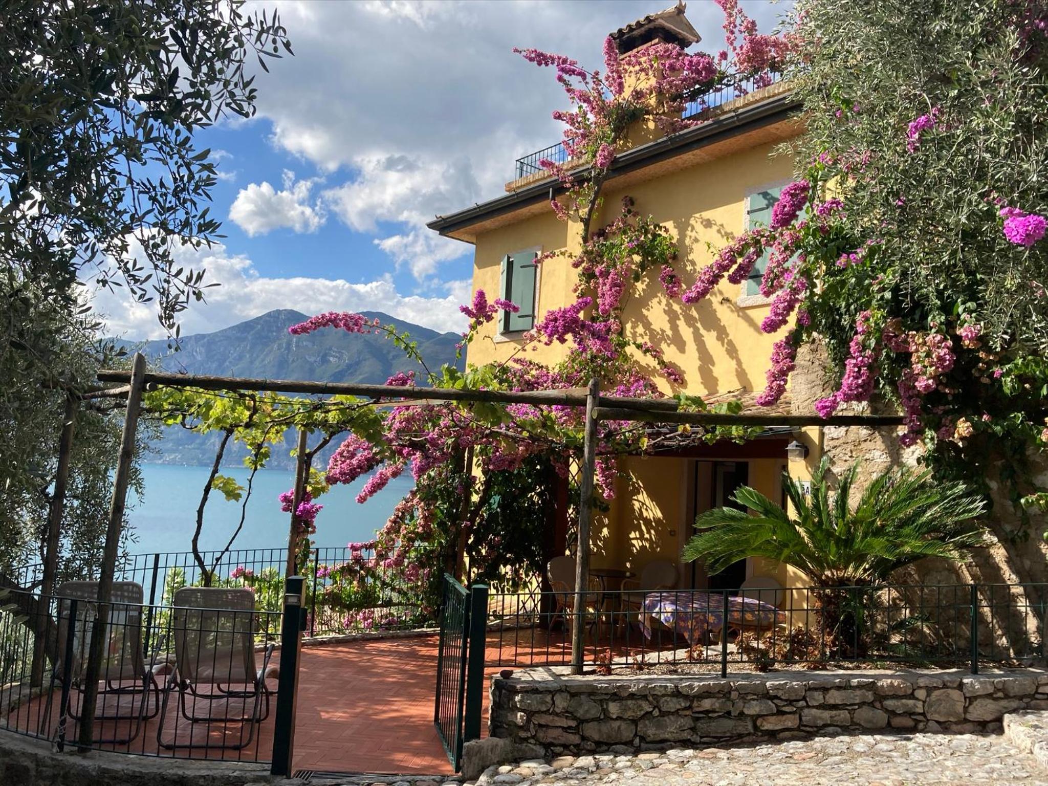 Casa Oliva Castelletto di Brenzone view 2