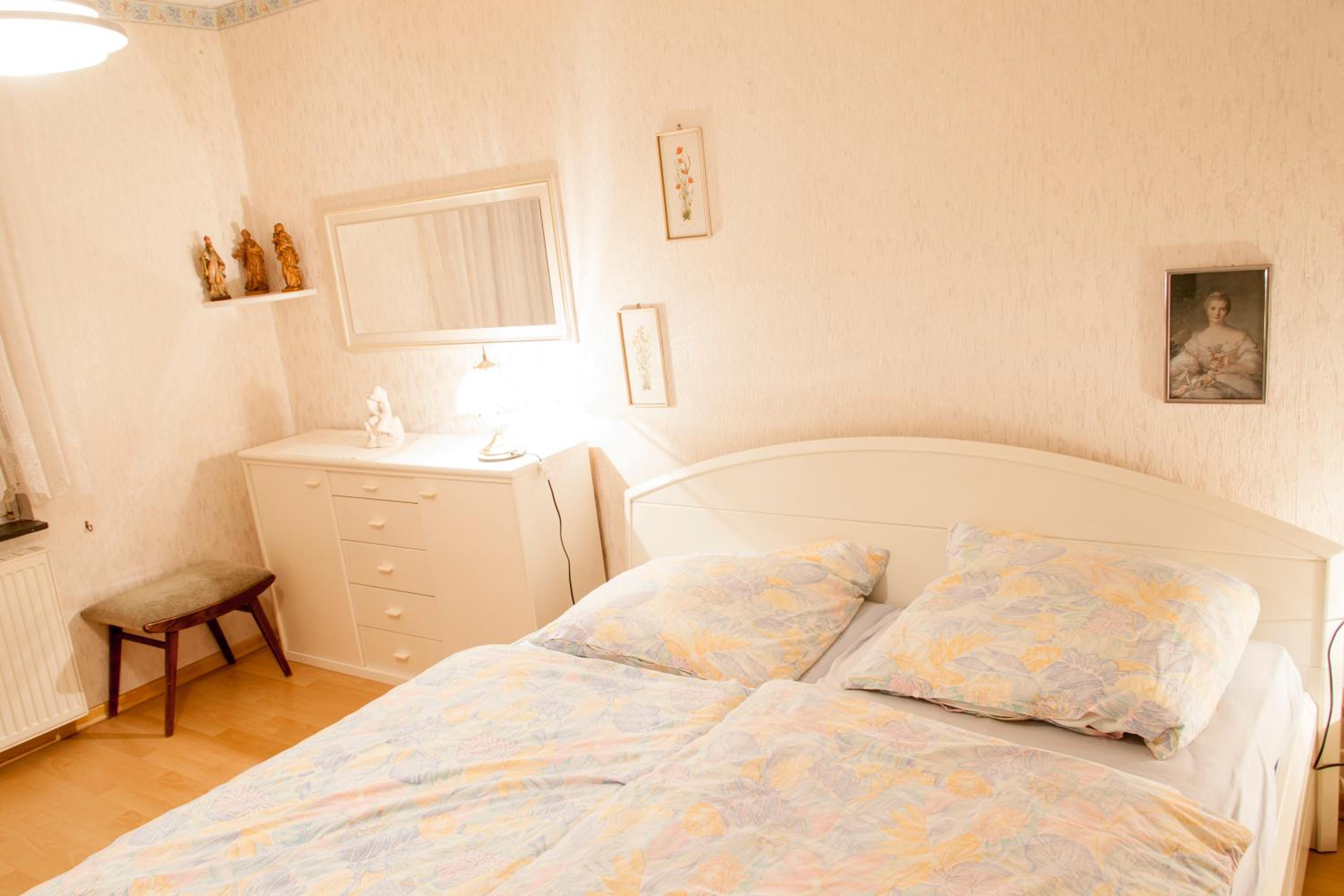 Deutsche Messe Zimmer - Private Apartments & Rooms Hannover City - room agency view 4