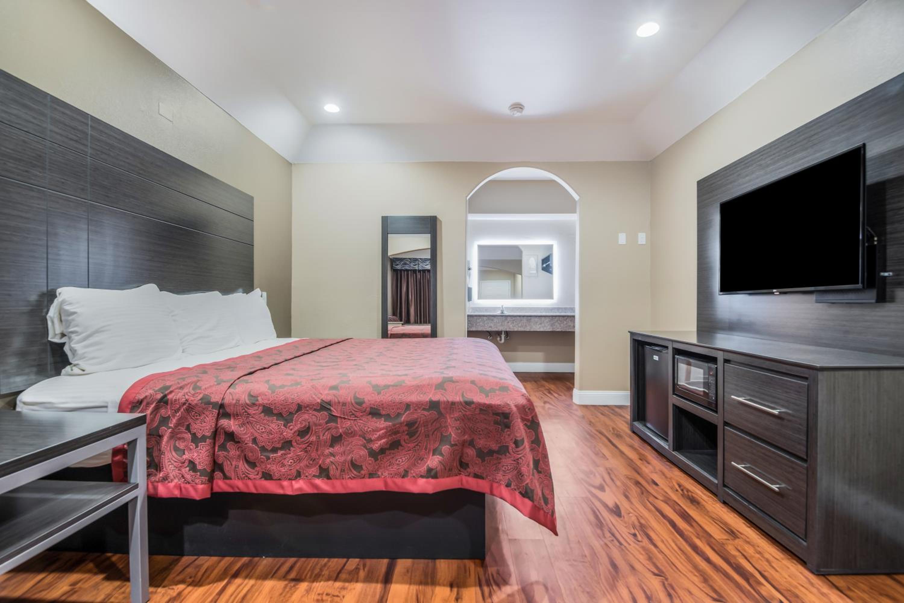 Scottish Inns & Suites IAH Airport-Beltway 8 - Image 3