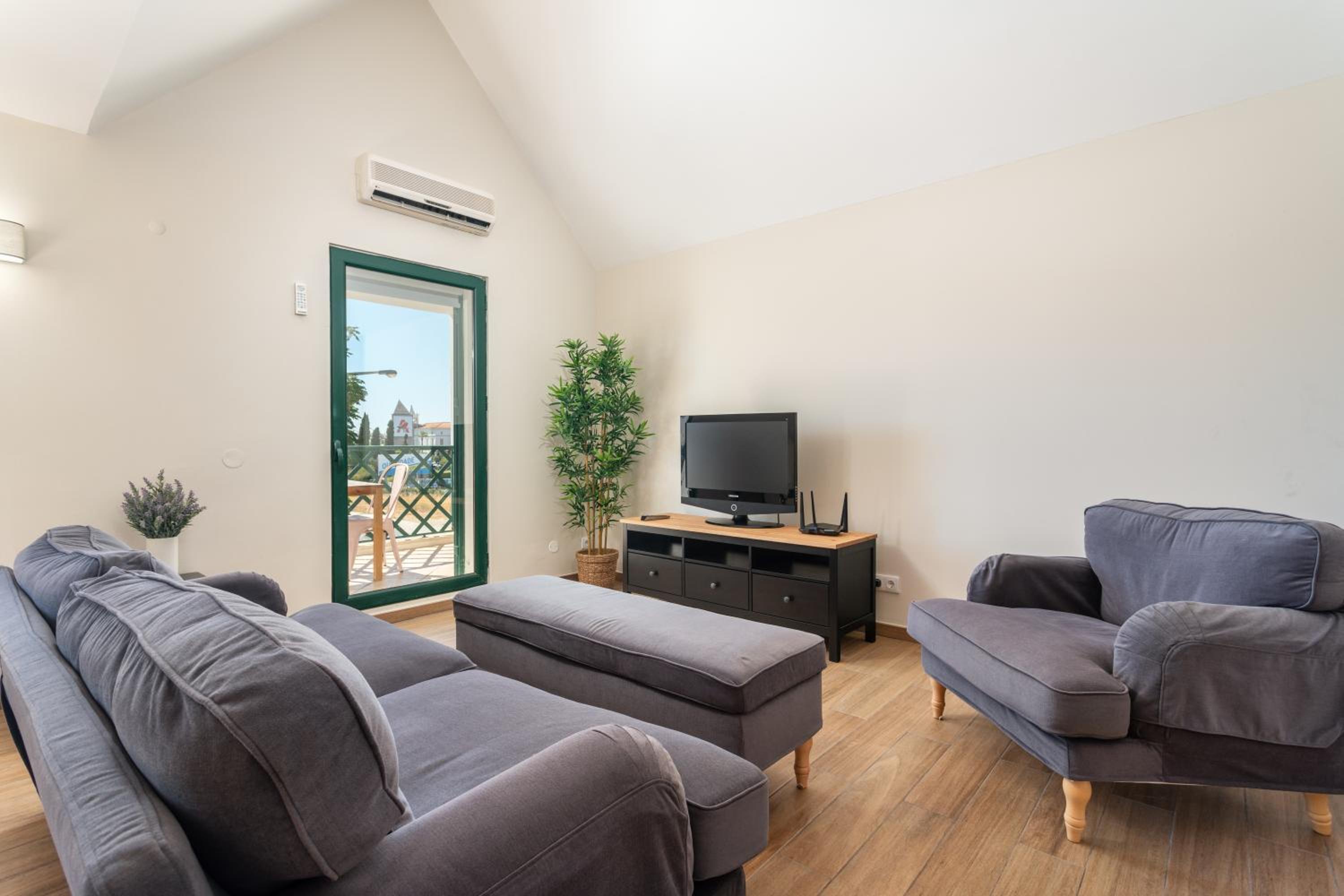 Holiday house in elite residential area of Faro