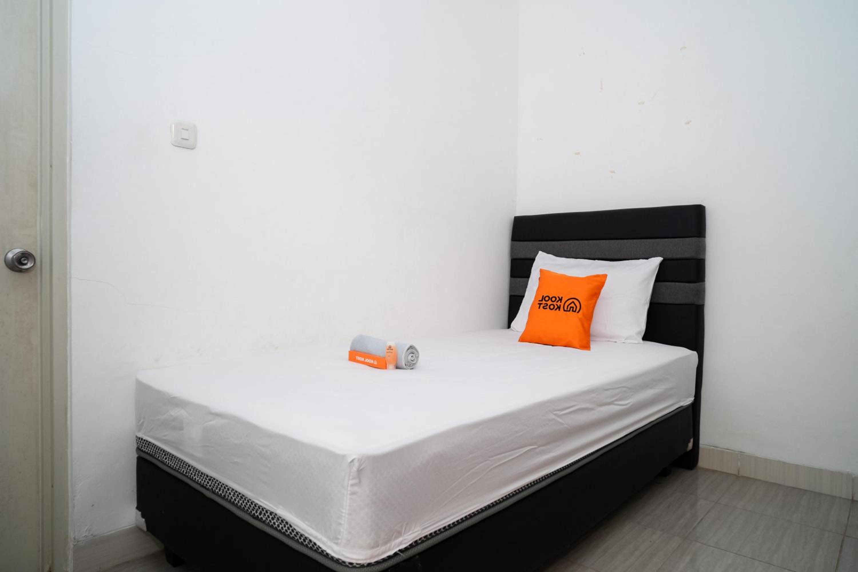 KoolKost Syariah near Stasiun Rawa Buntu (Minimum Stay 6 Nights)
