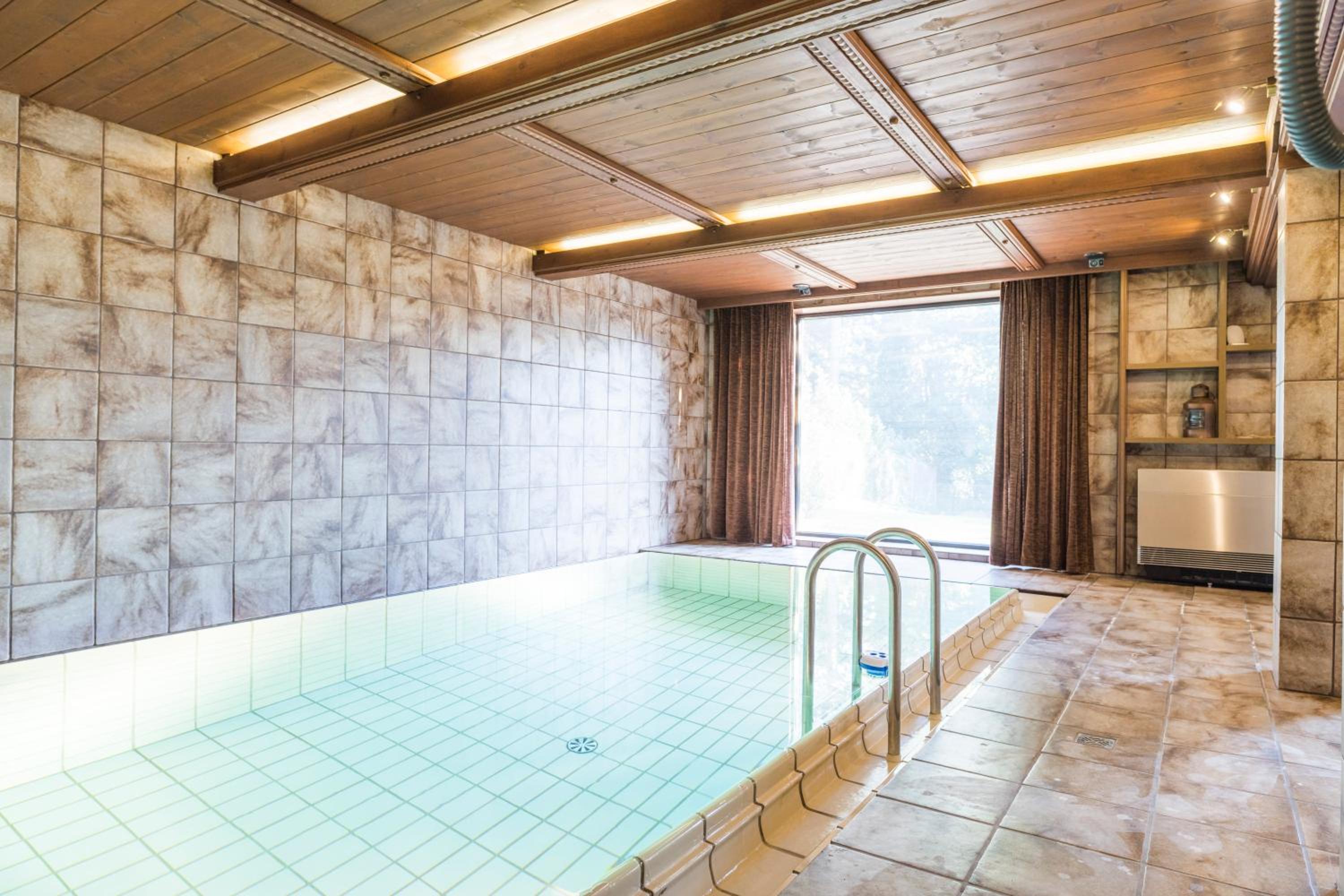 Yes, it is RETRO - Big Villa with Indoor Pool