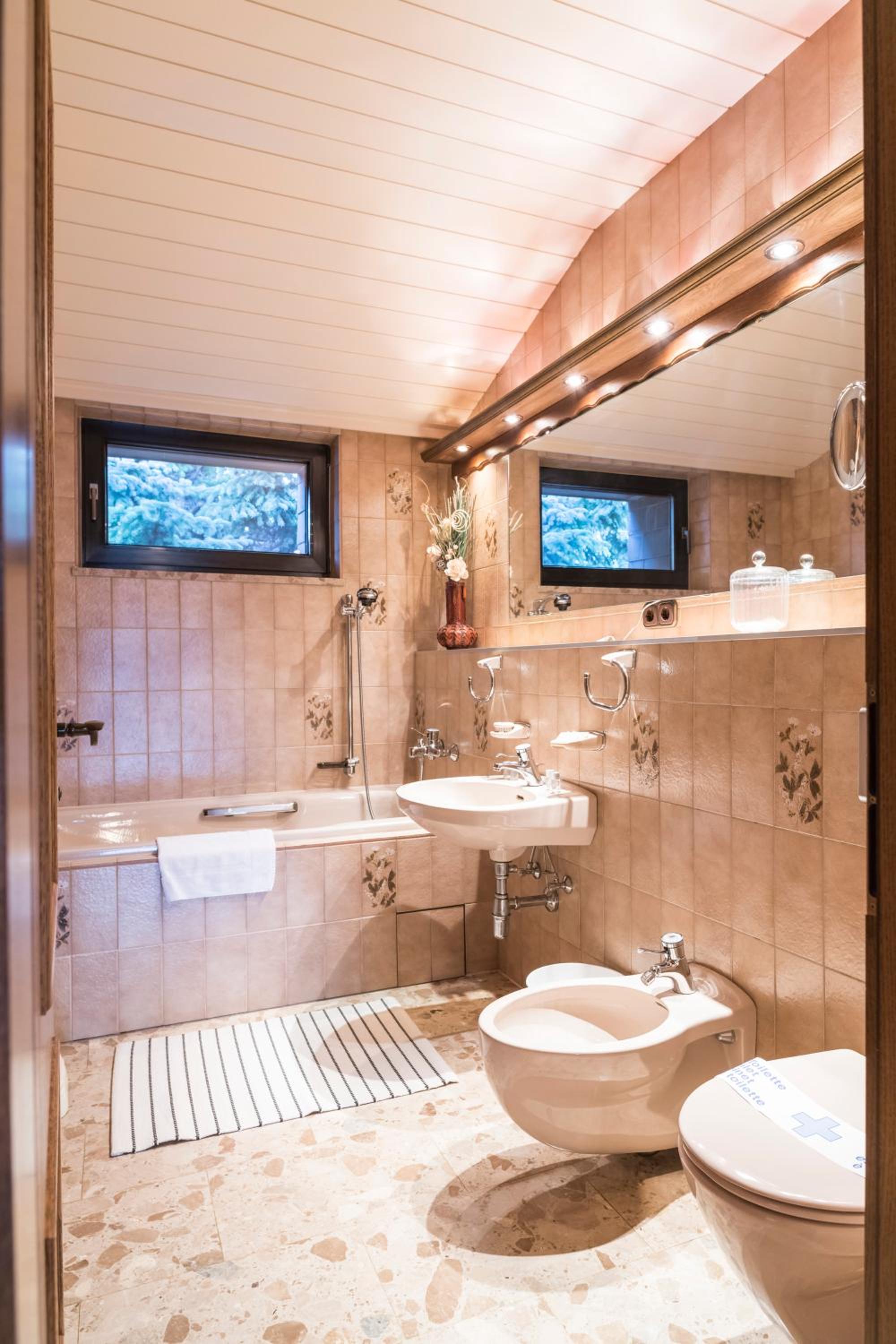 Yes, it is RETRO - Big Villa with Indoor Pool