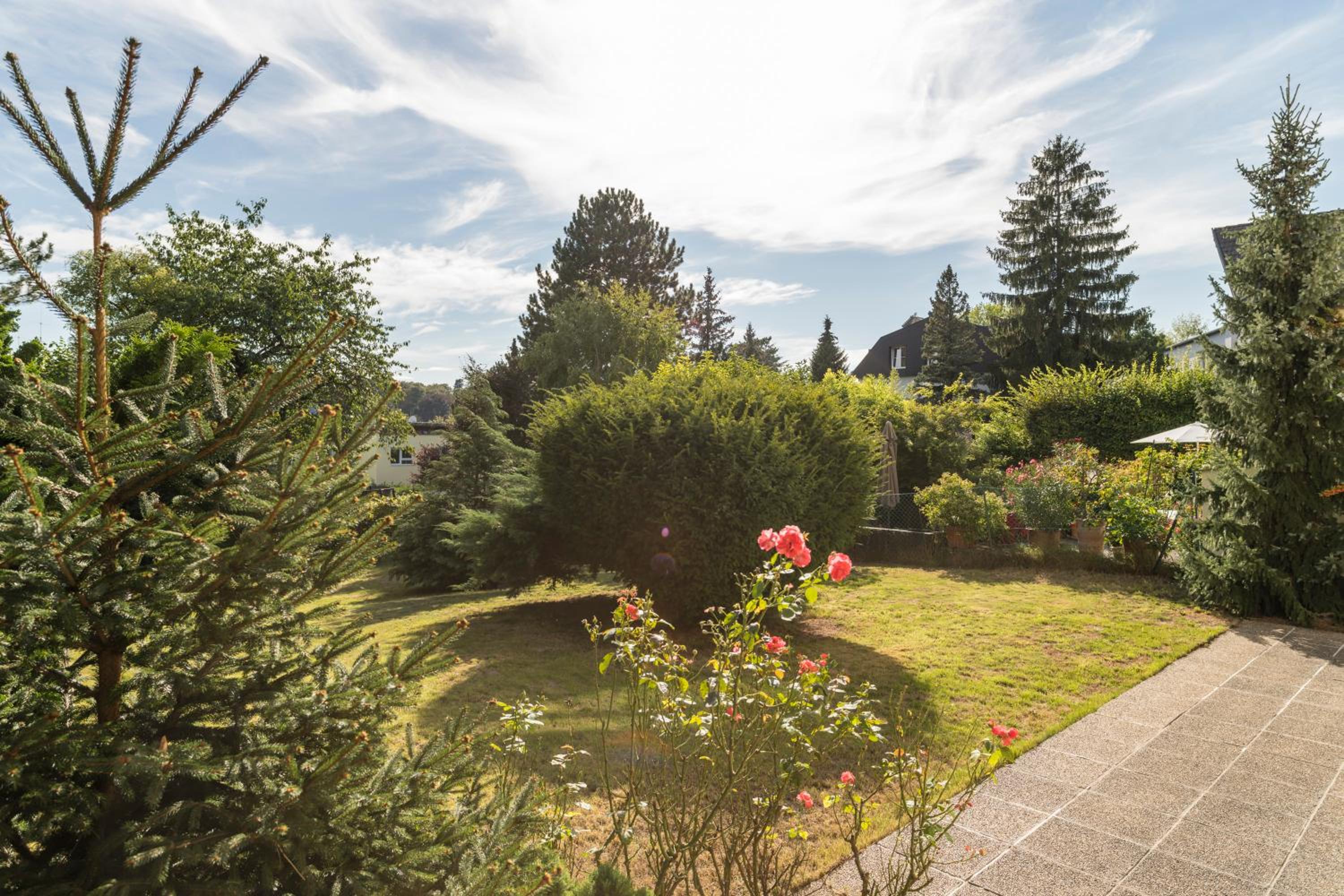 Yes, it is RETRO - Big Villa with Indoor Pool