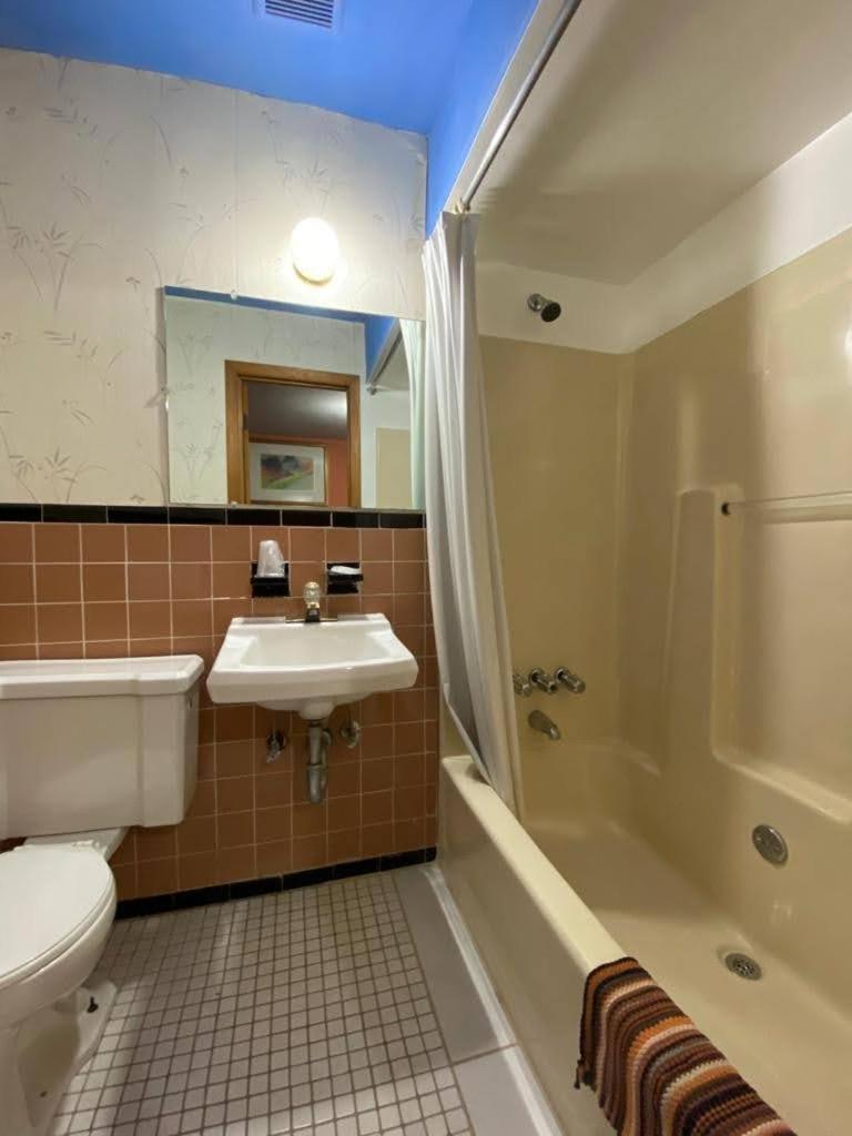 Budget Inn, Fotografia 17
