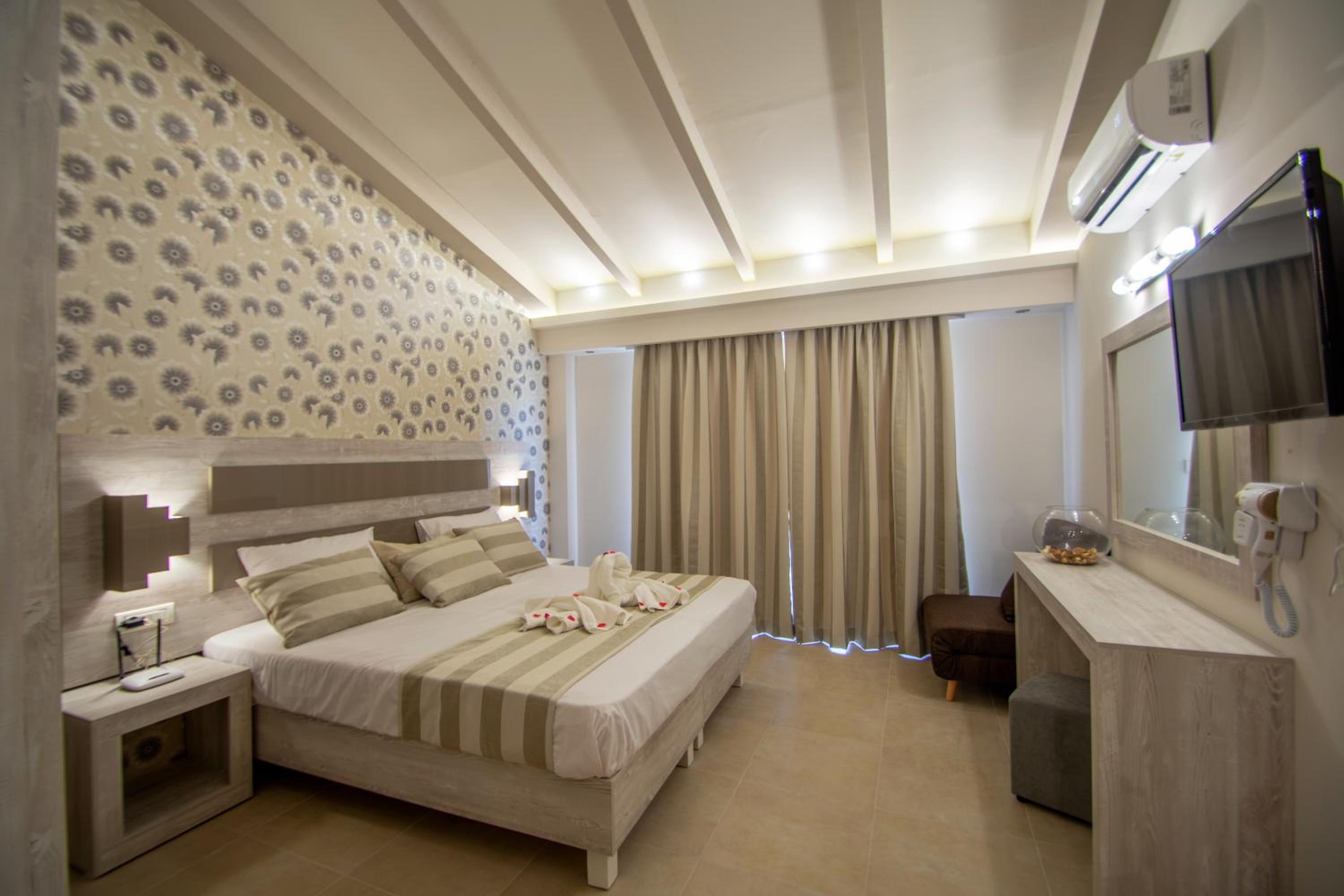 Paradise Apartments & Suites view 3