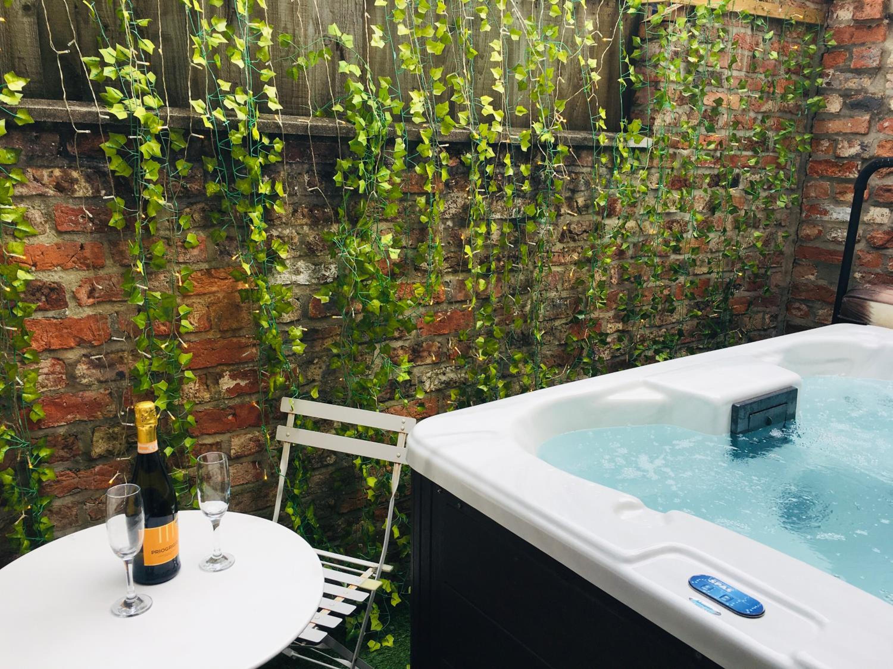 The Mount Hideaway with Hot Tub photo 3