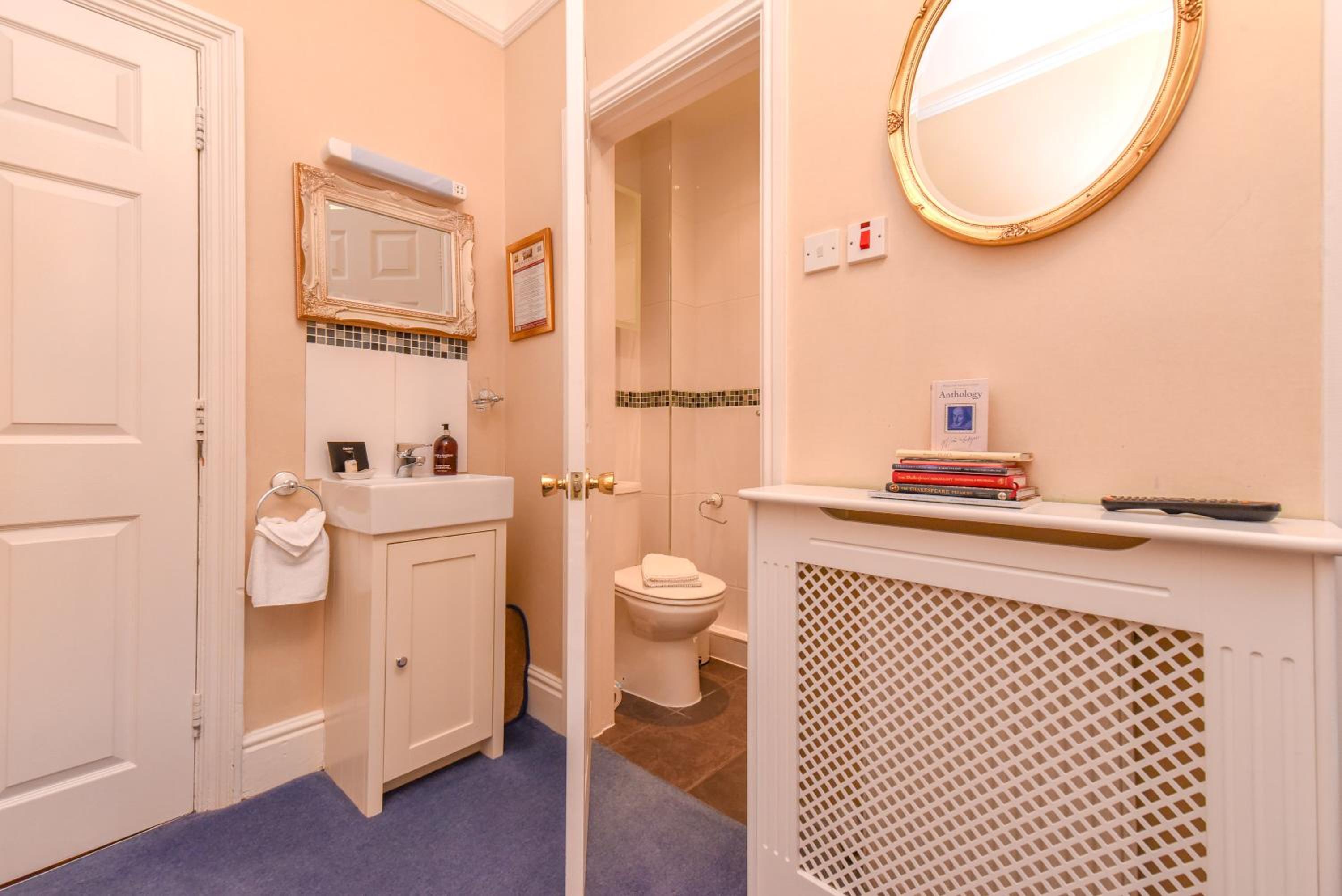 Twelfth Night Guesthouse