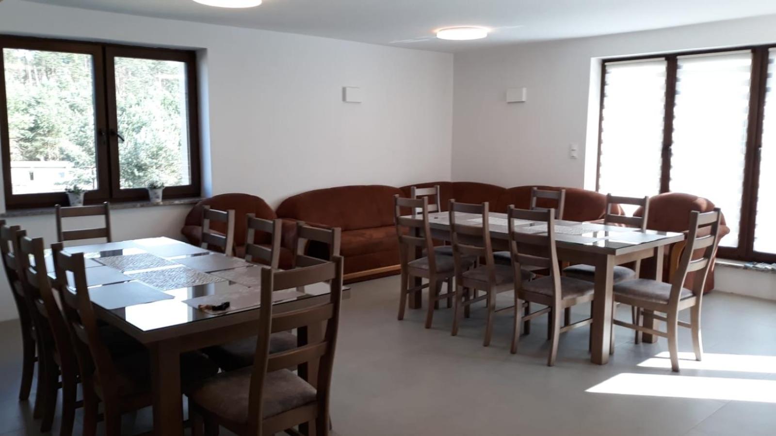 Dom z basenem i widokiem na łąkę view 5