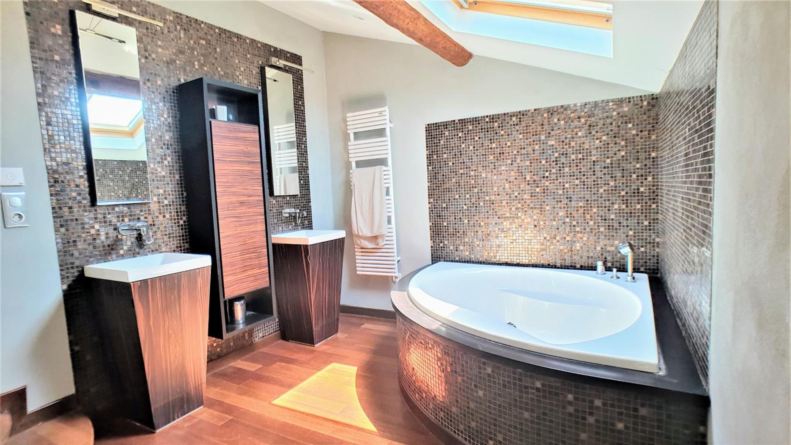 Appart'hôtel Luxe Vieil Antibes 75 m2 avec Parking plages à pieds
