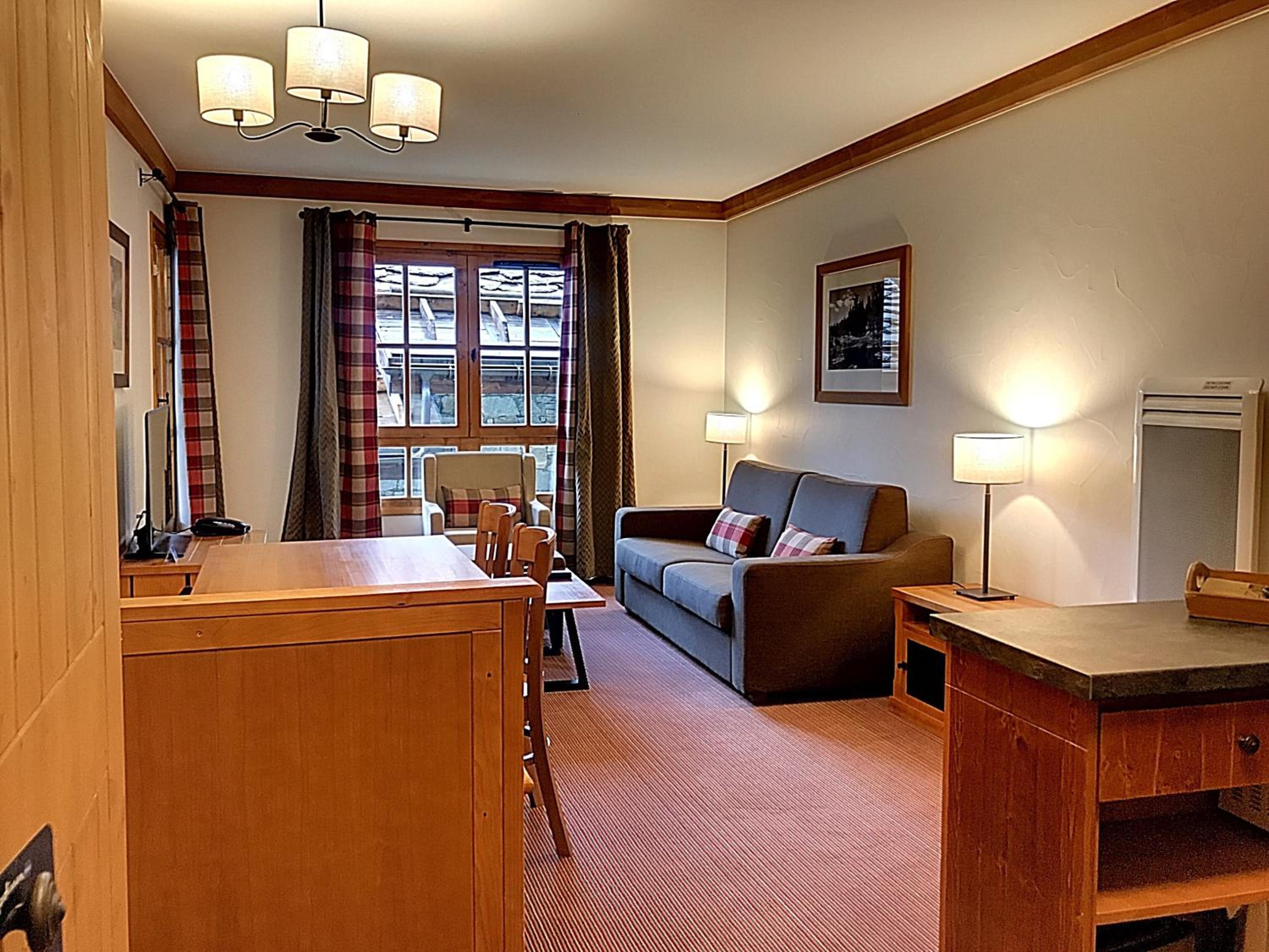 Hotel Arc 1950 - Image 1