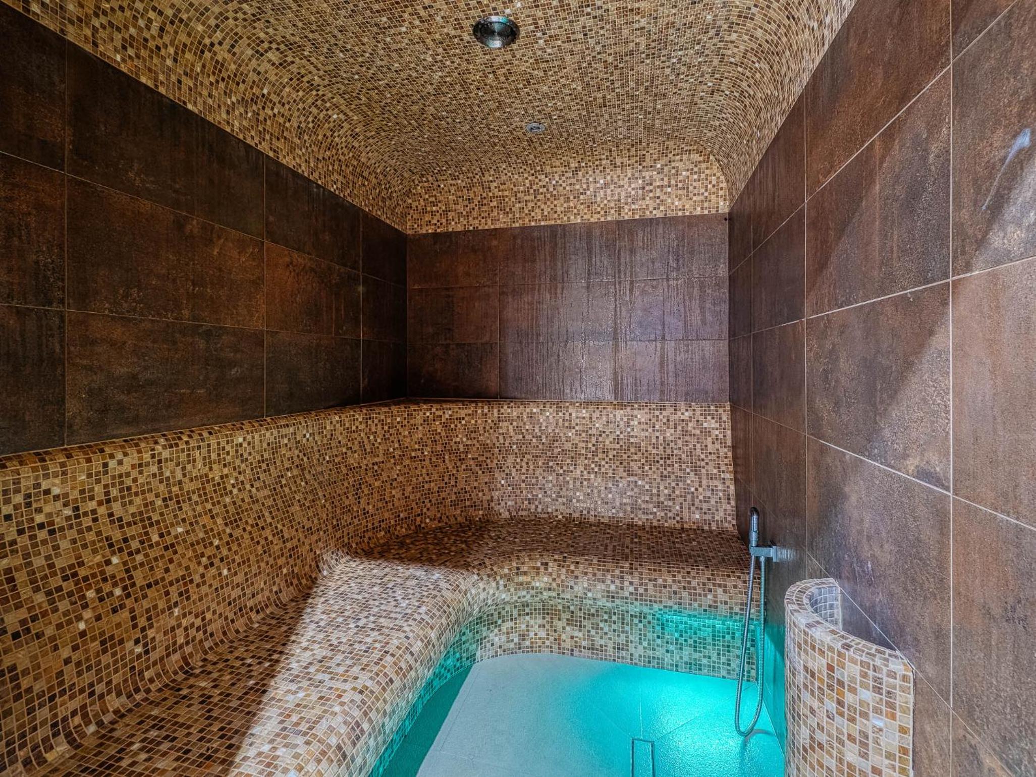 Jacuzzi