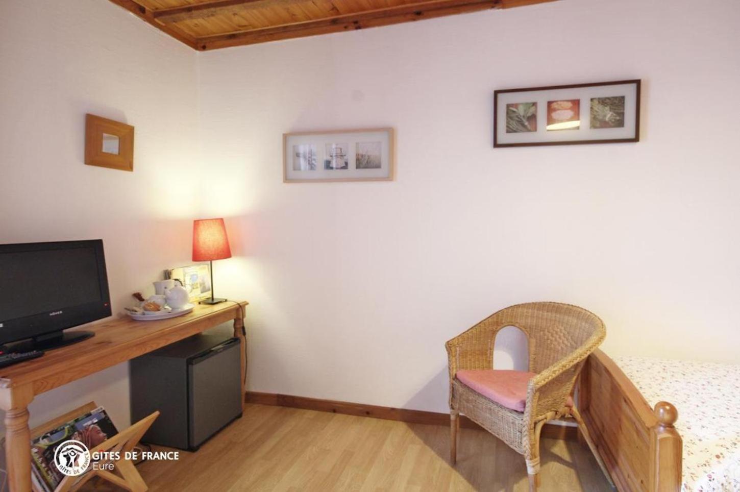 Les Chambres du Chataignier view 2