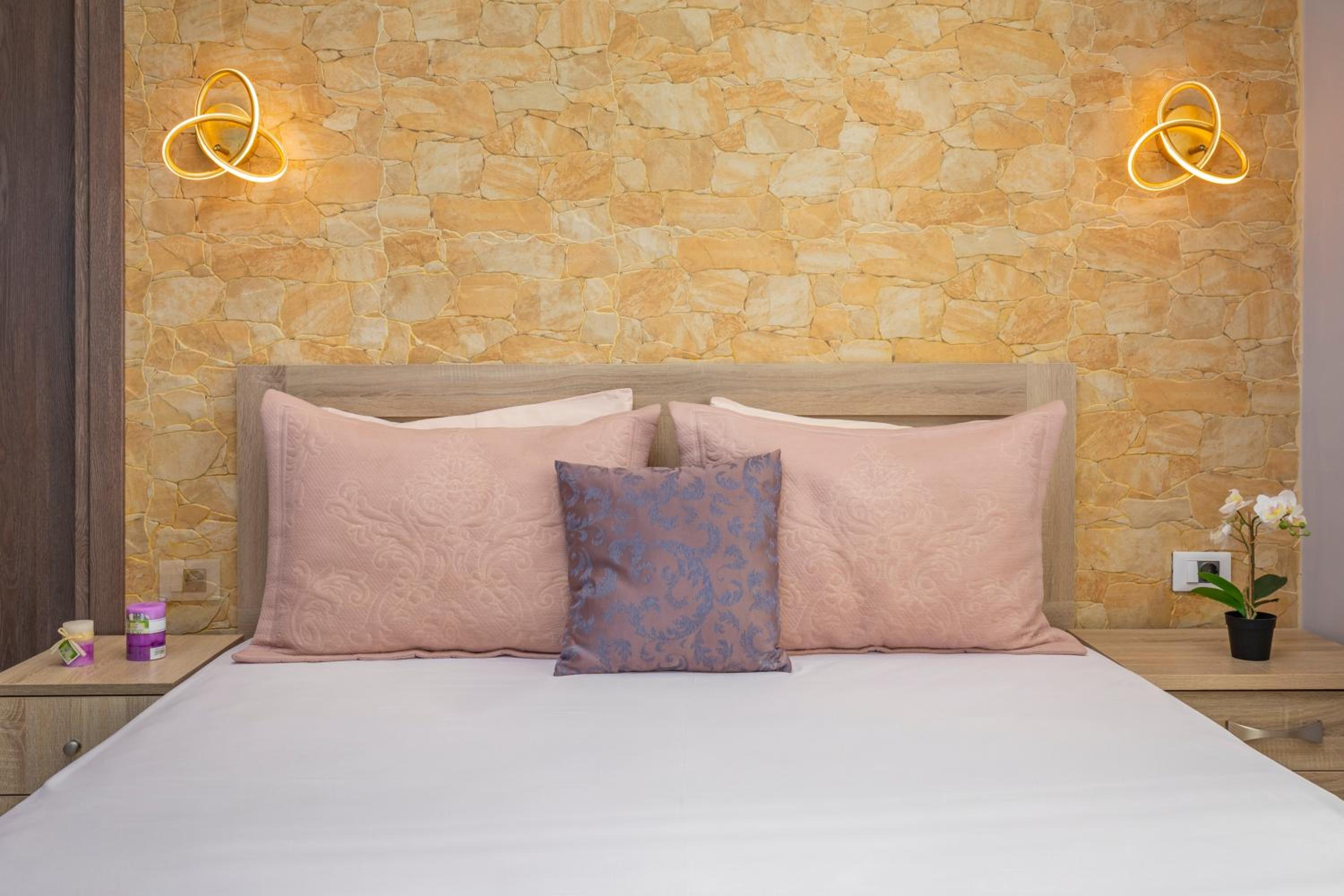 4. Sea view luxury suite for 4 in Rhodes centre!