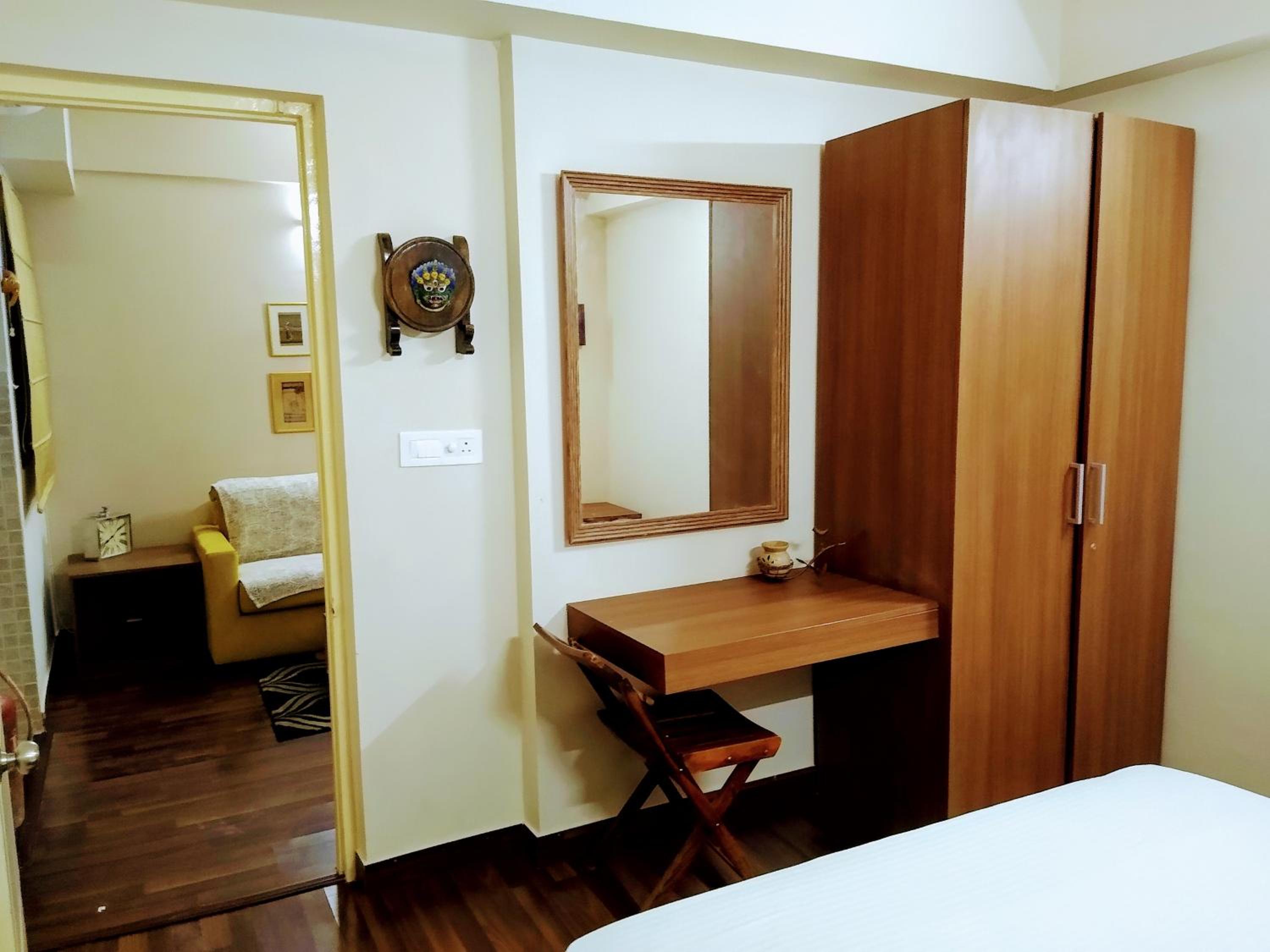 Independent Charming Studio with balcony Urban view view 3