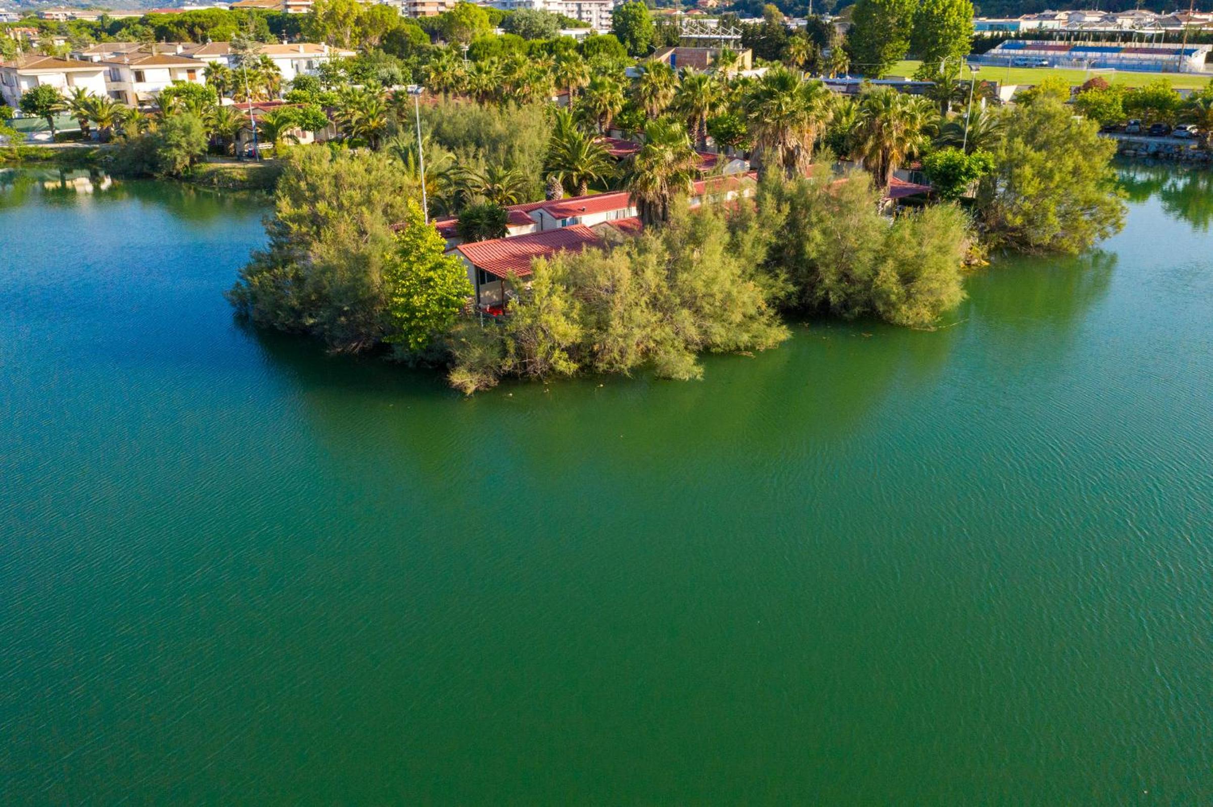 Village Lake Placid