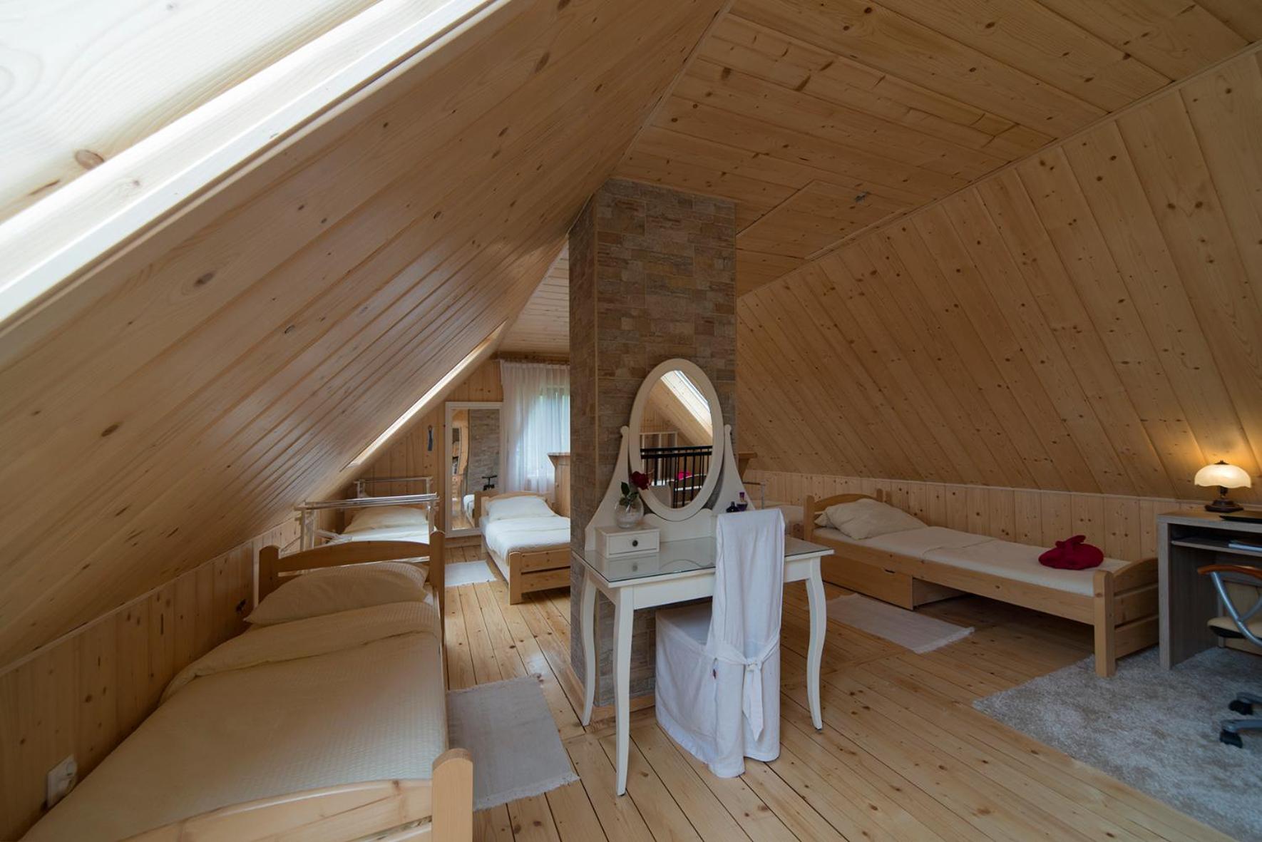 Photo 96