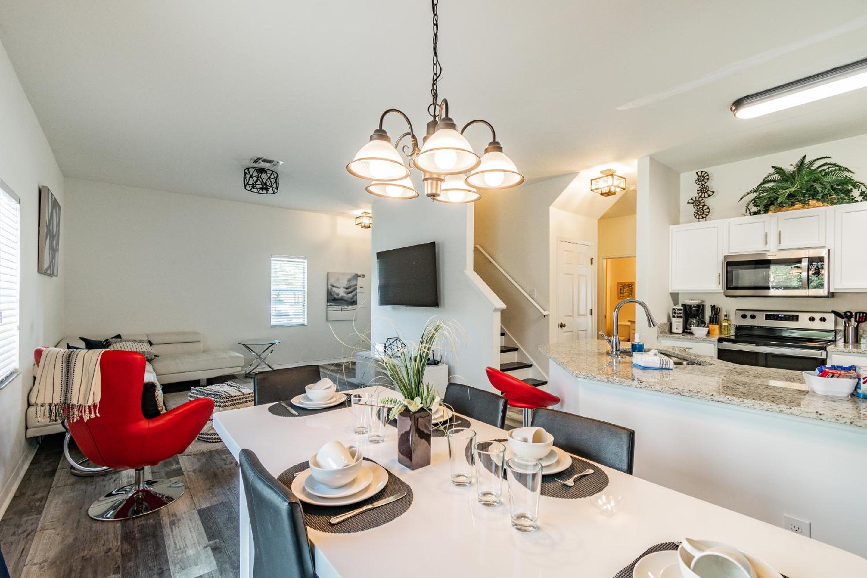 Renovated TownHouse with Private Pool Home 5 STARS