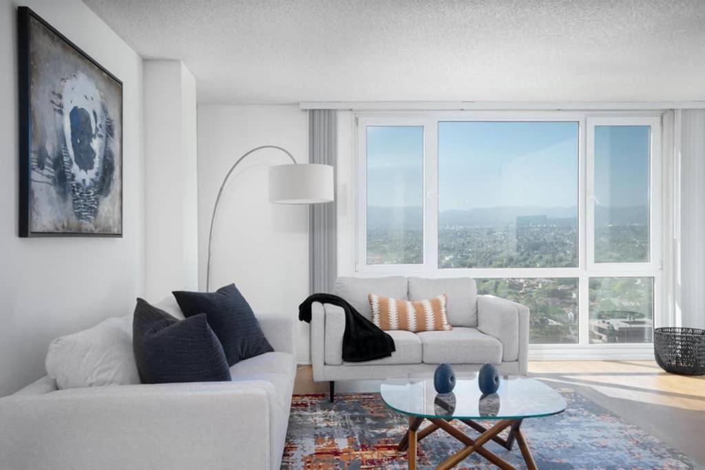Amazing High Rise 1BR apt W Panoramic Ocean Views