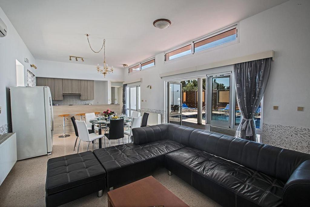 Villa Mavris - Lovely 4 Bedroom Villa with Private Pool in Central Ayia Napa view 3