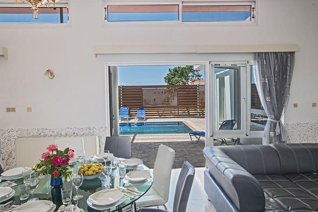Villa Mavris - Lovely 4 Bedroom Villa with Private Pool in Central Ayia Napa