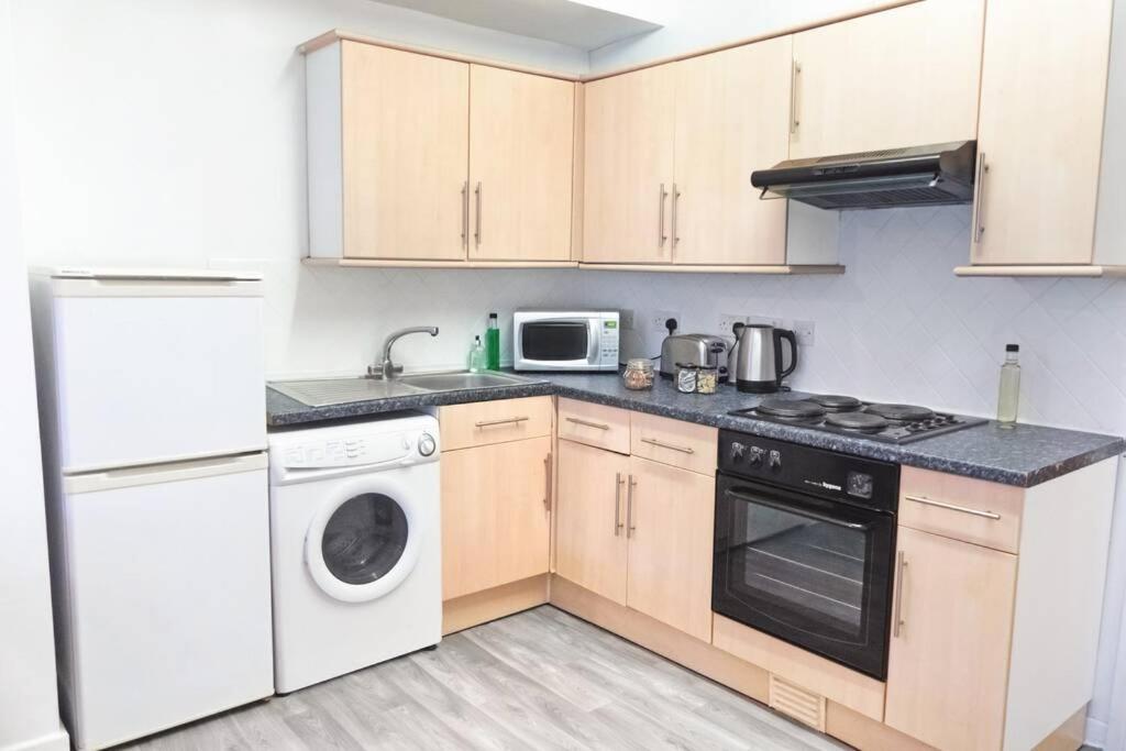 Apartment up to 9 close to Centre, big TV and WiFi